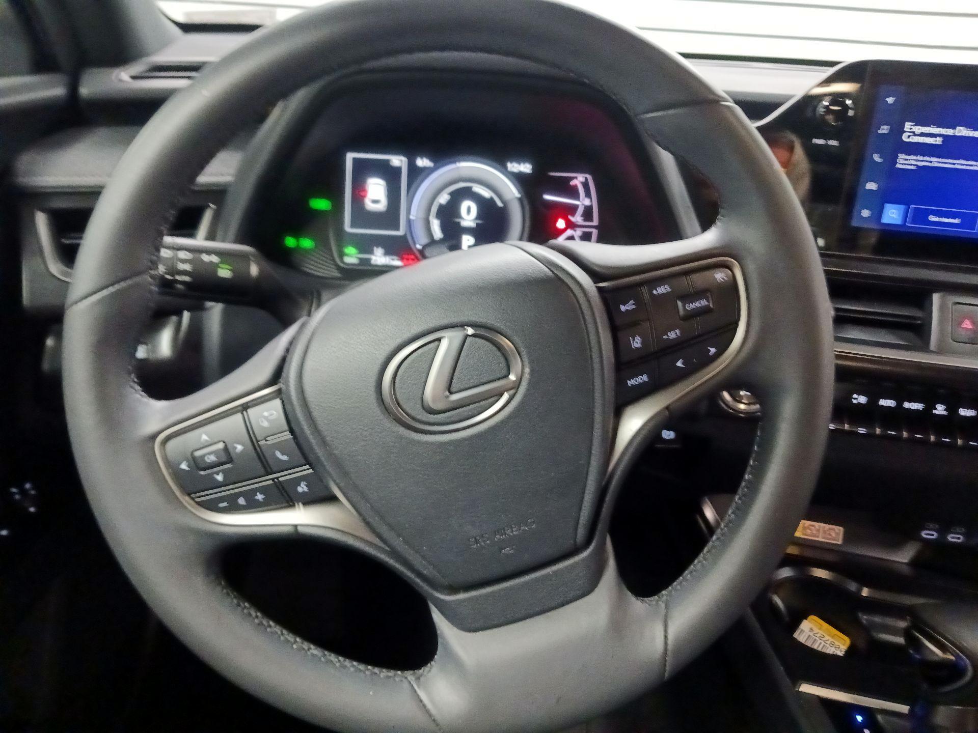 Thumbnail: 2024 Lexus UX - 10