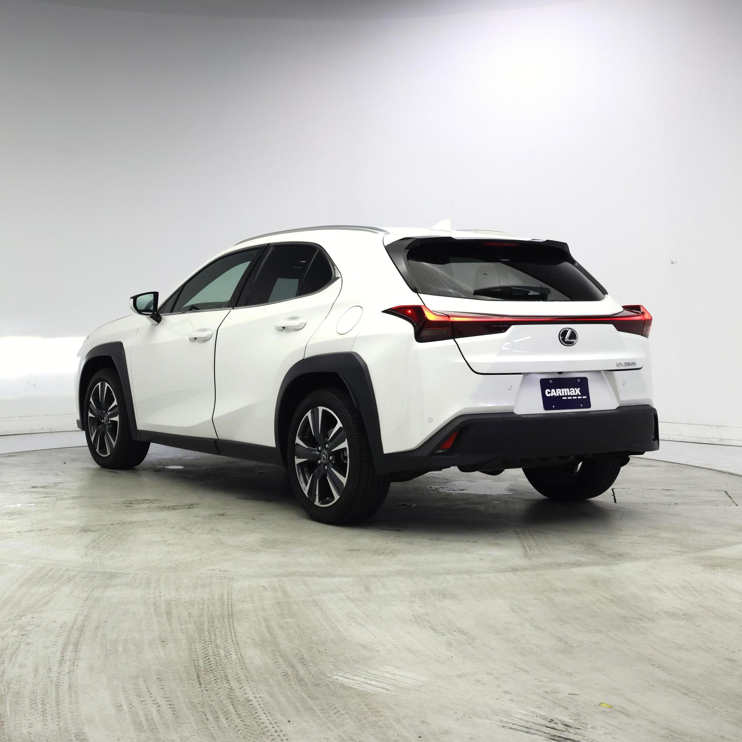 Thumbnail: 2024 Lexus UX - 2