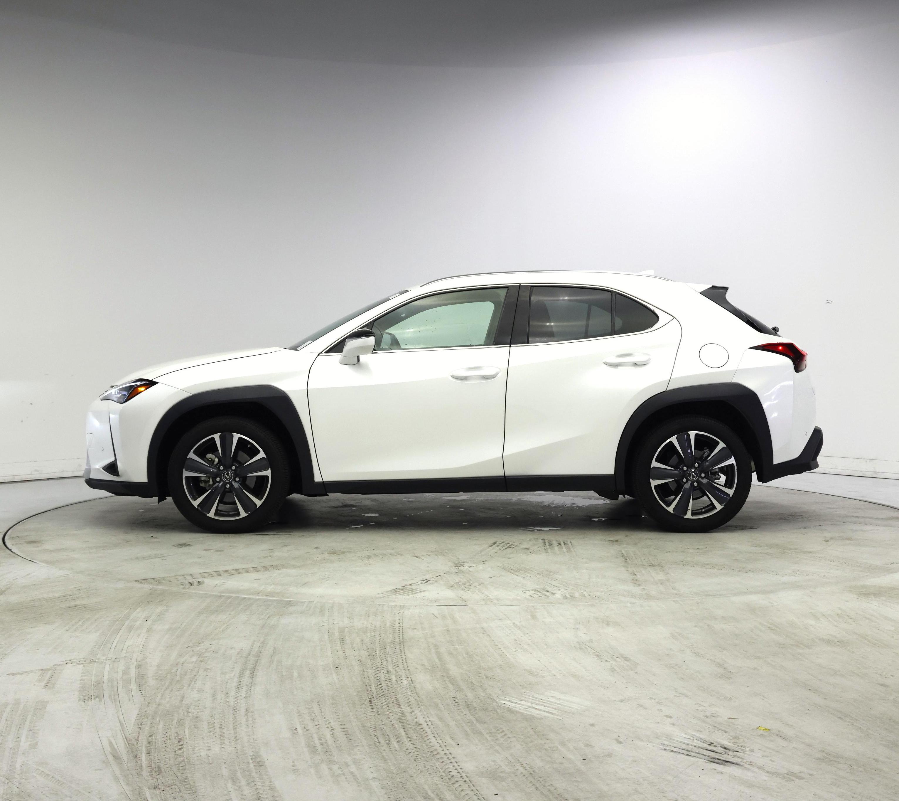 Thumbnail: 2024 Lexus UX - 3
