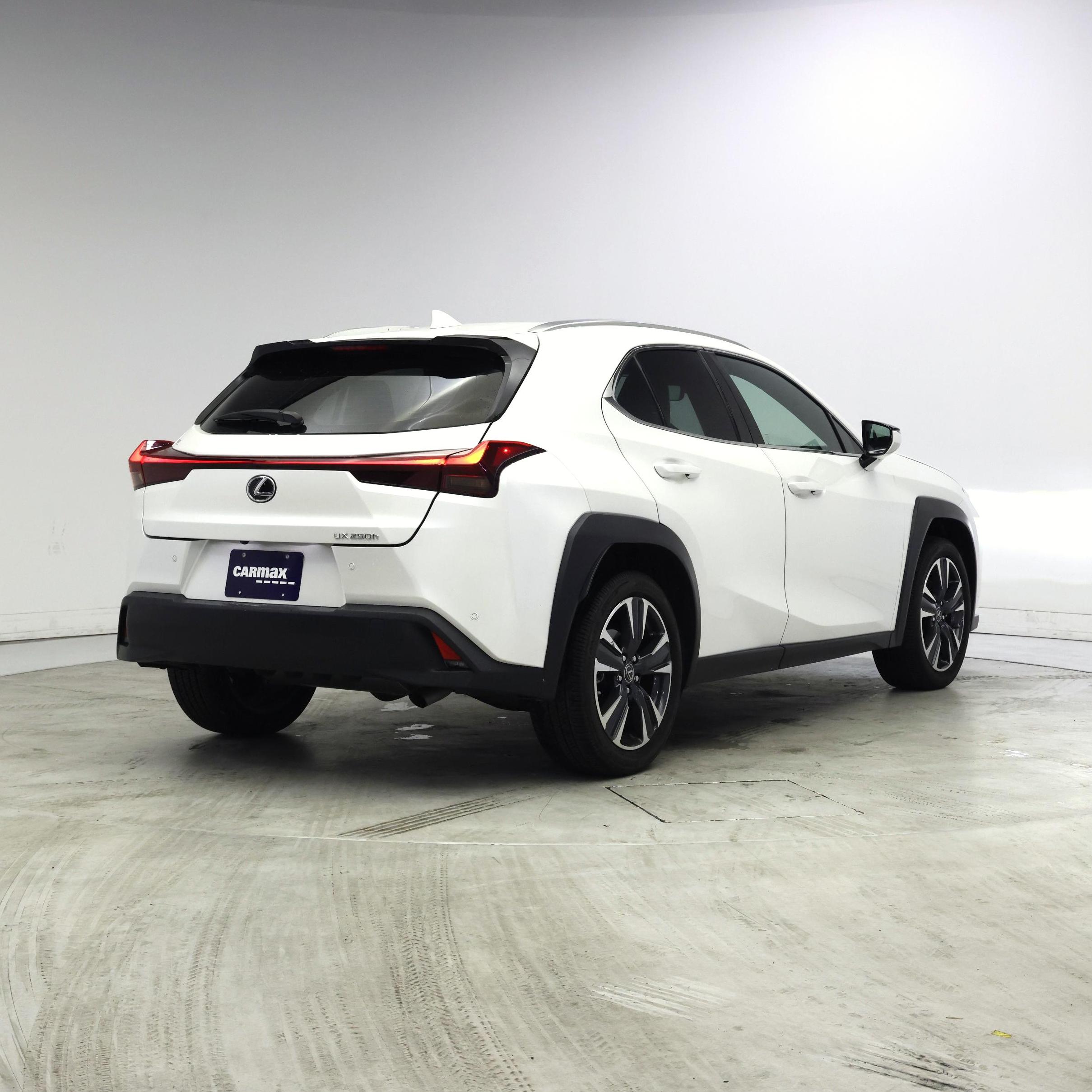 Thumbnail: 2024 Lexus UX - 8