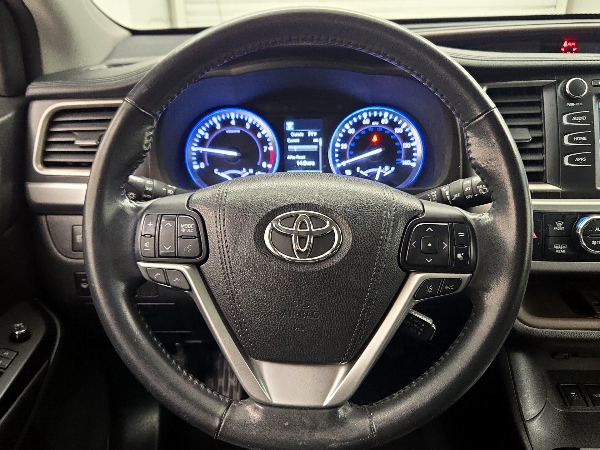 Thumbnail: 2017 Toyota Highlander - 10