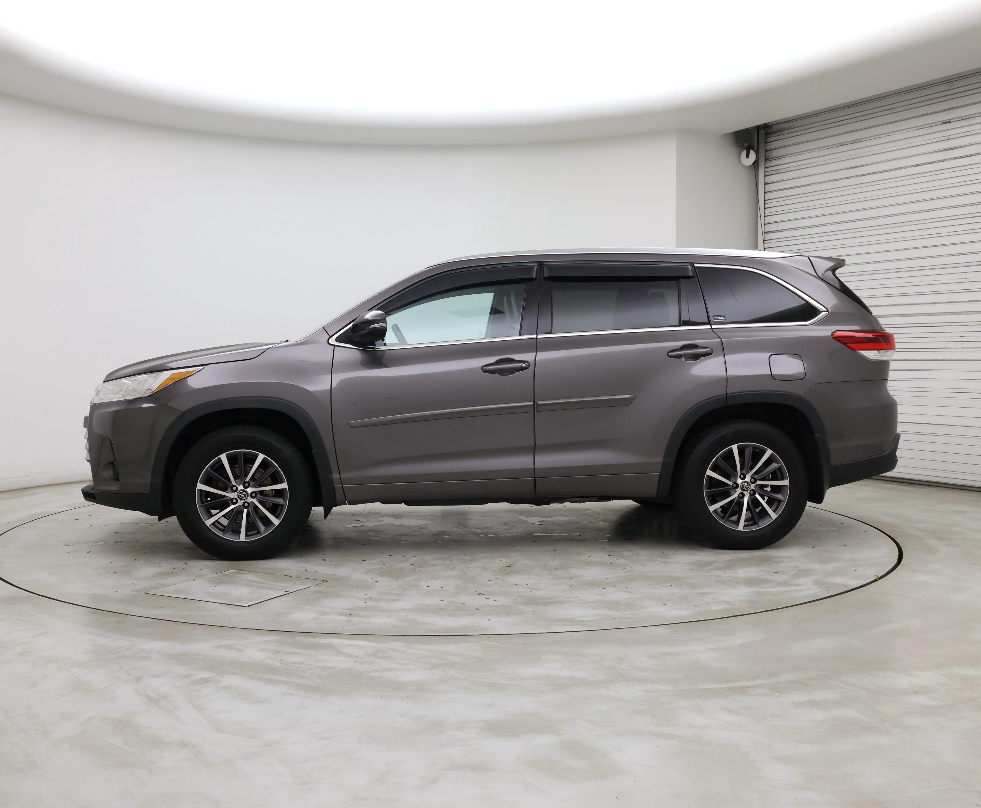 Thumbnail: 2017 Toyota Highlander - 3