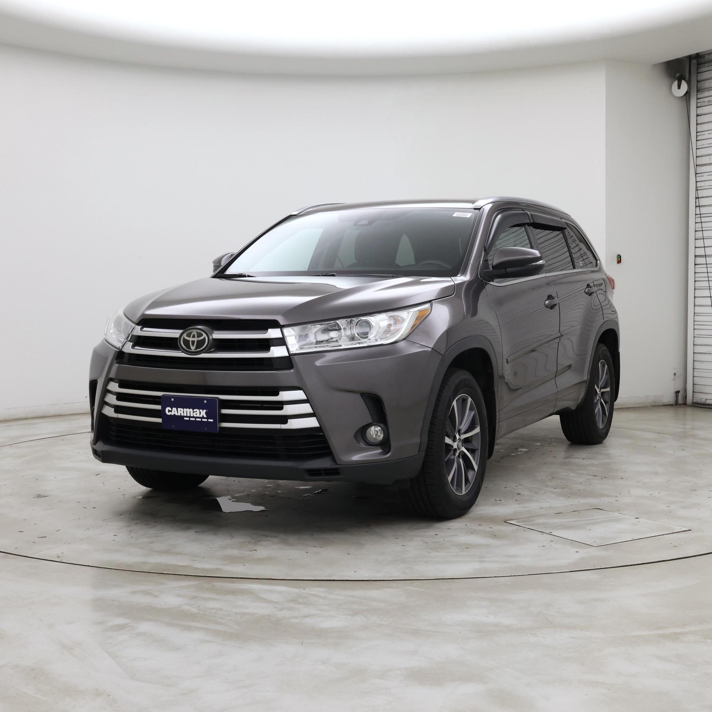 Thumbnail: 2017 Toyota Highlander - 4