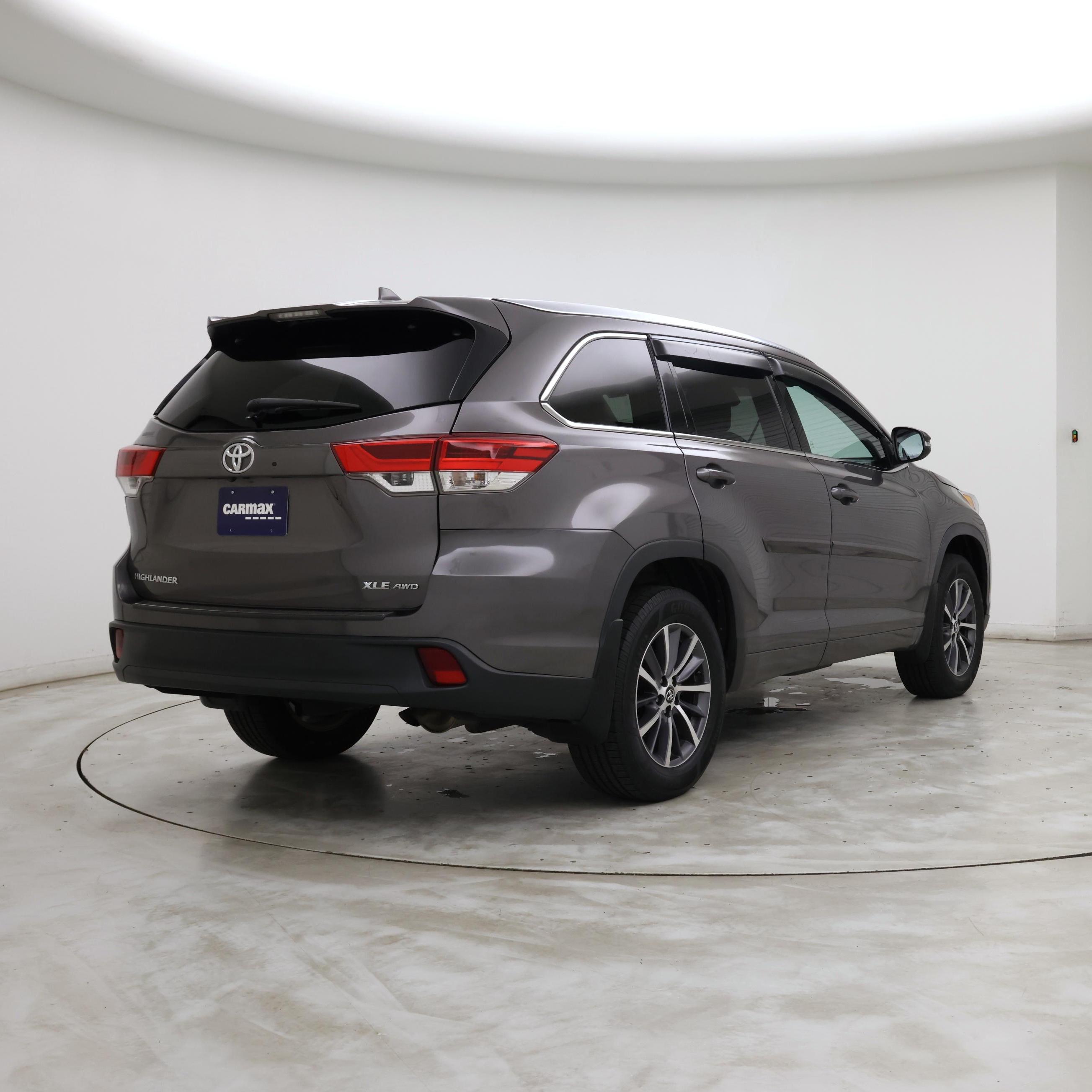 Thumbnail: 2017 Toyota Highlander - 8