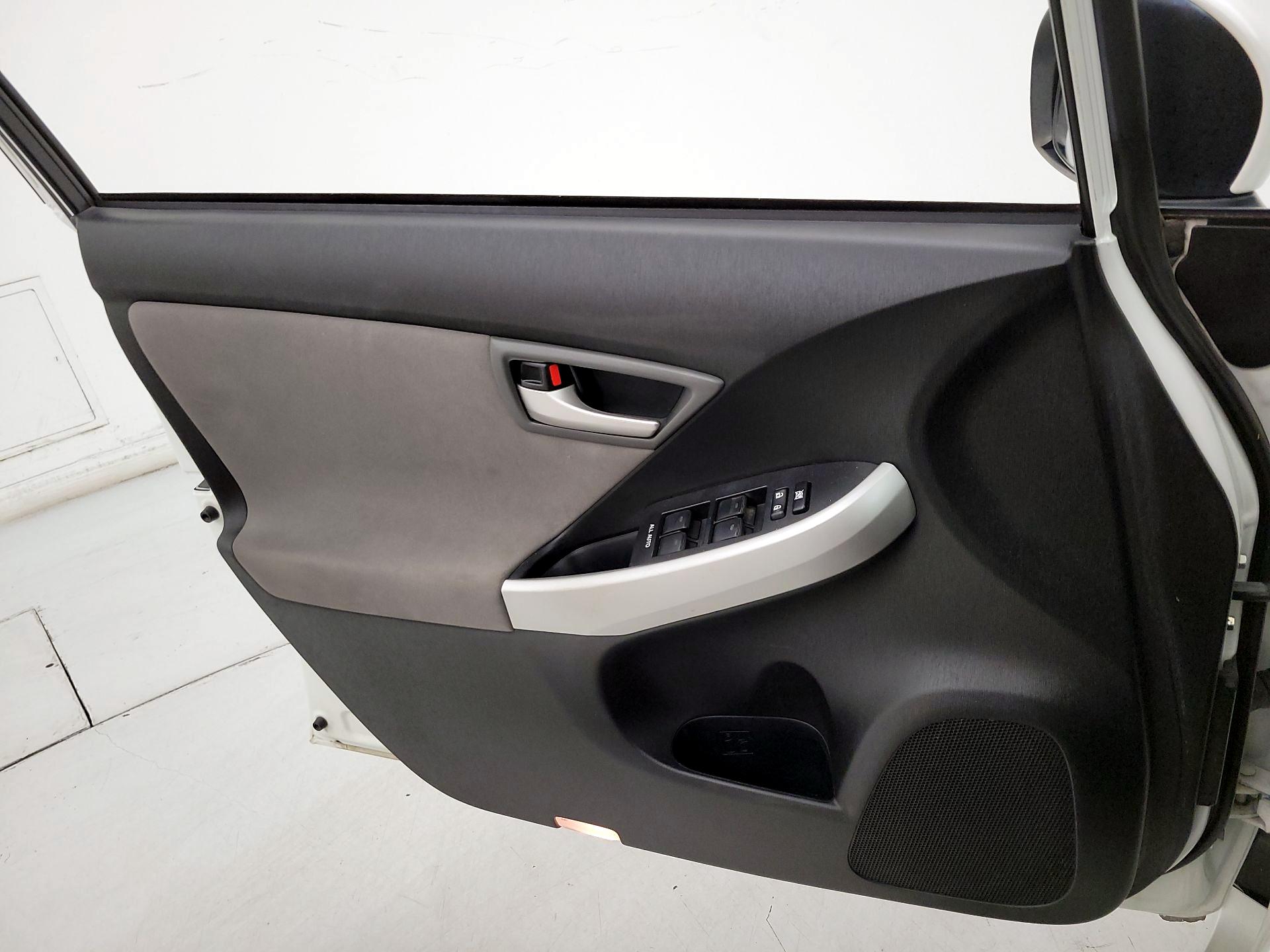 Thumbnail: 2015 Toyota Prius - 12