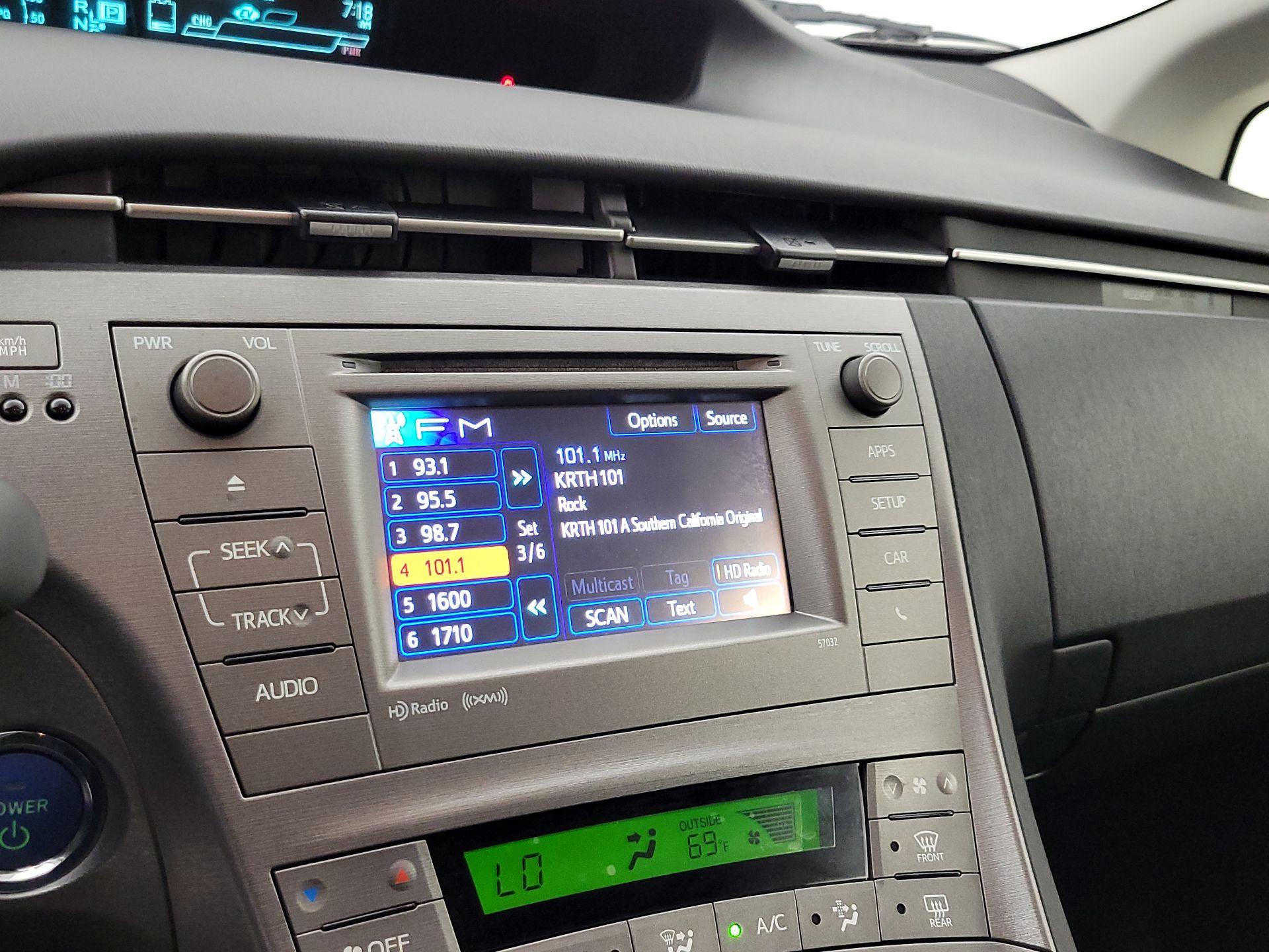 Thumbnail: 2015 Toyota Prius - 15