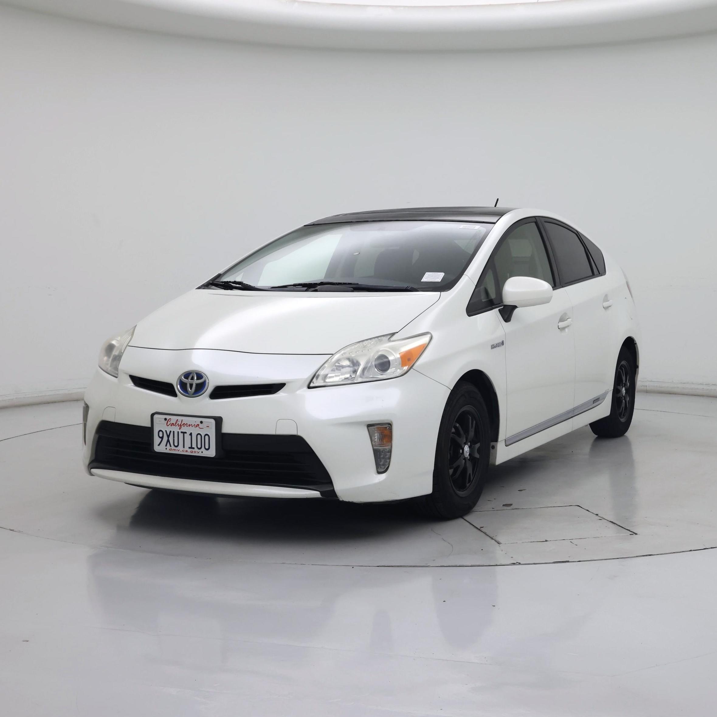 Thumbnail: 2015 Toyota Prius - 4