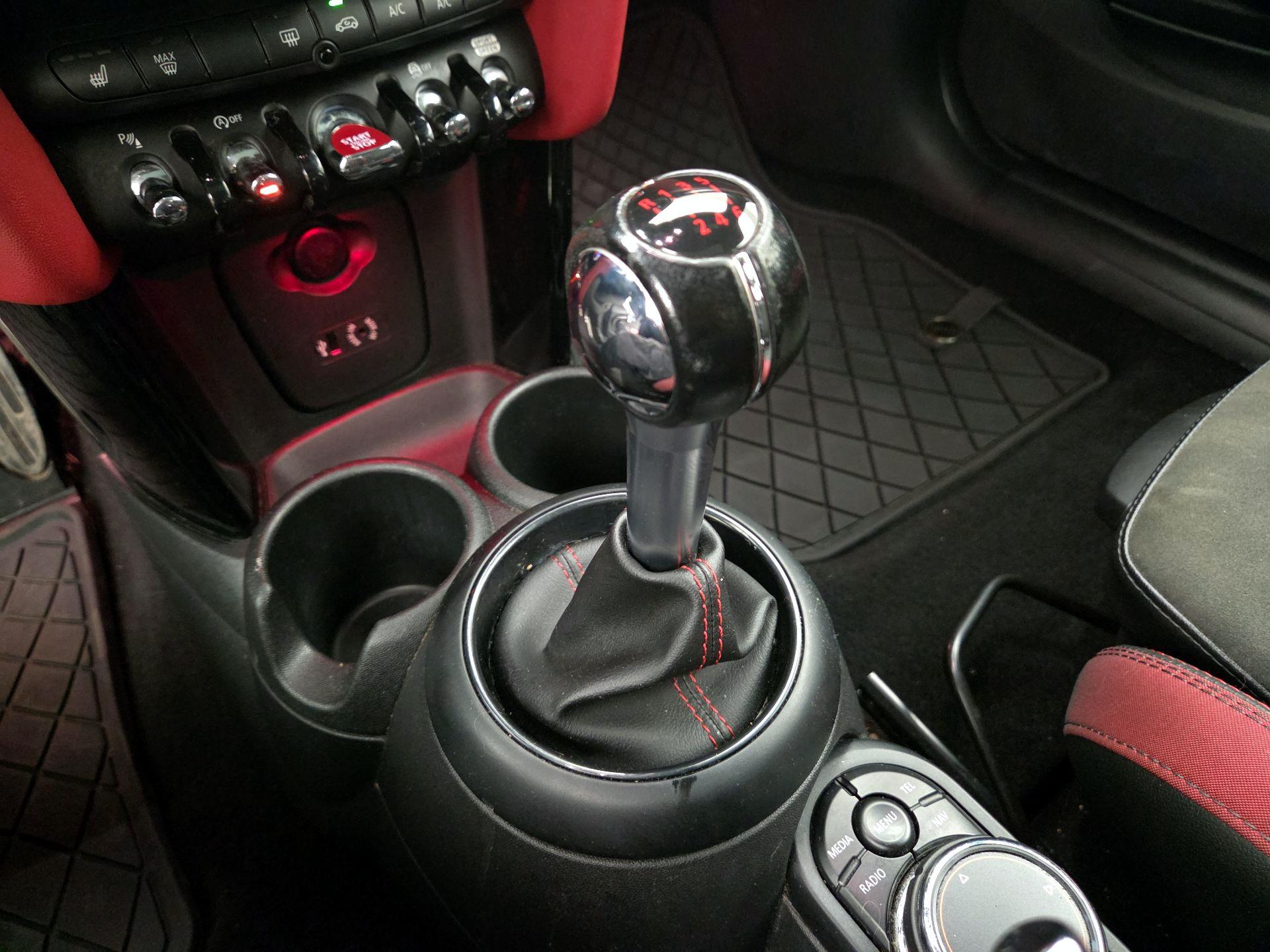 Thumbnail: 2018 MINI Cooper Hardtop - 17