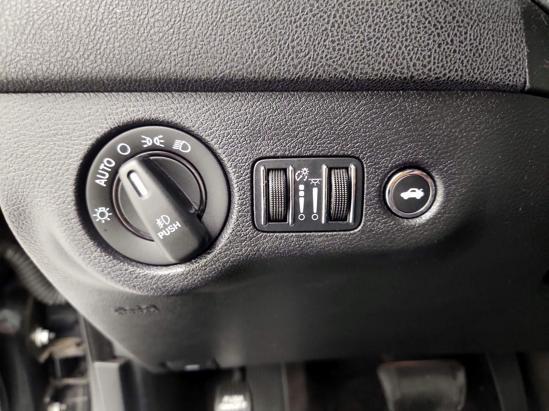 Thumbnail: 2016 Dodge Charger - 13