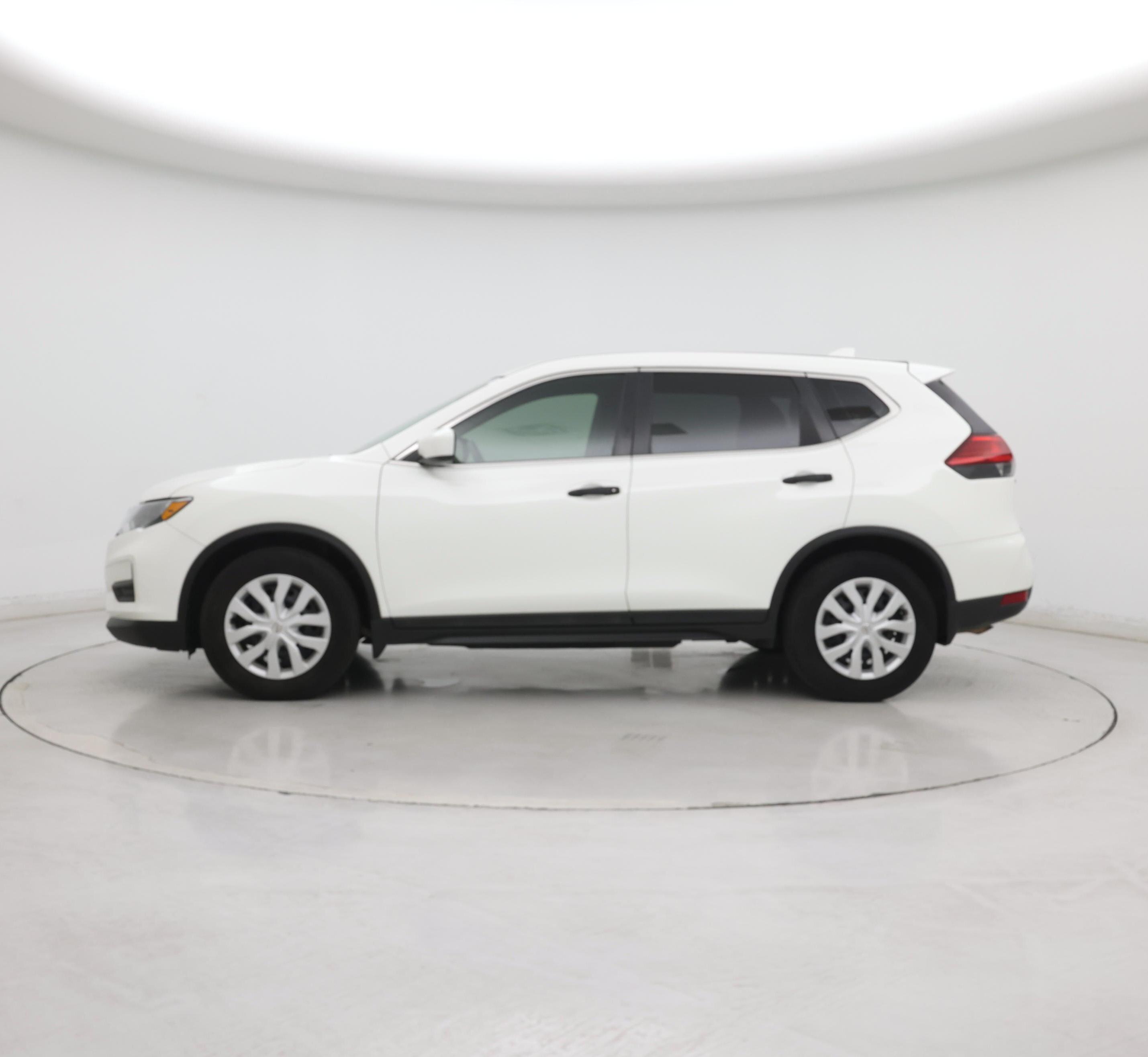 Thumbnail: 2017 Nissan Rogue - 3