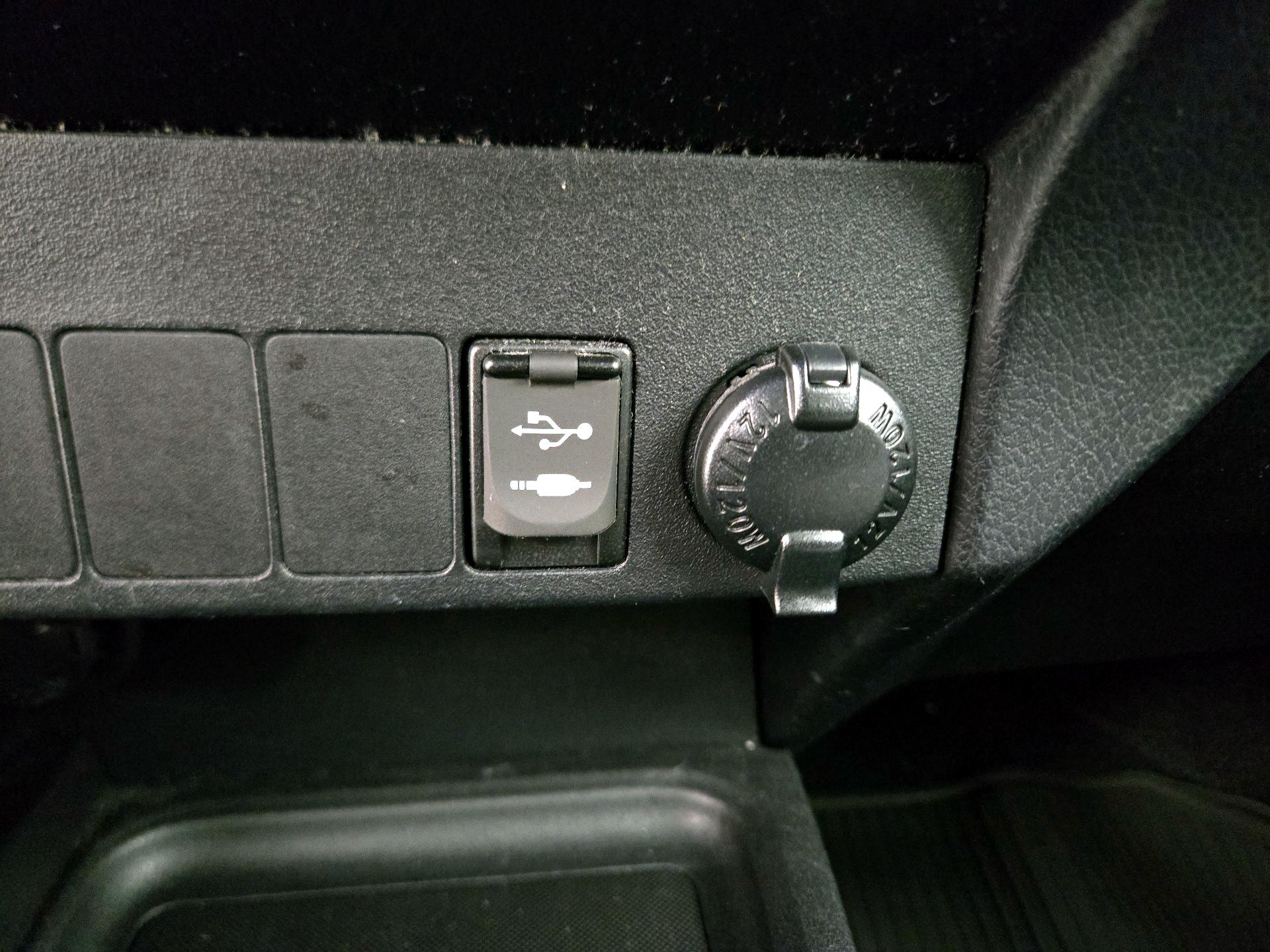 Thumbnail: 2017 Toyota RAV4 - 18