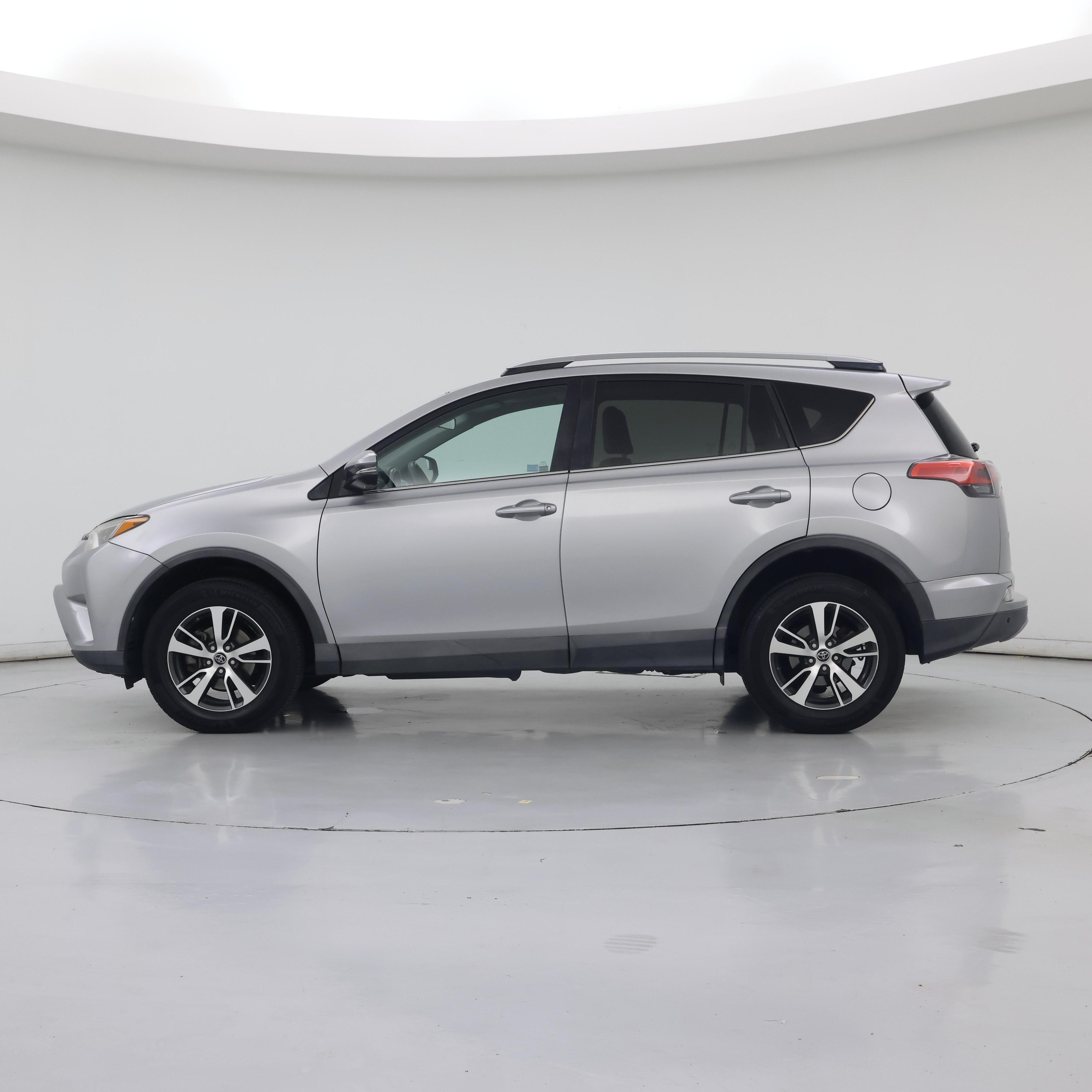 Thumbnail: 2017 Toyota RAV4 - 3
