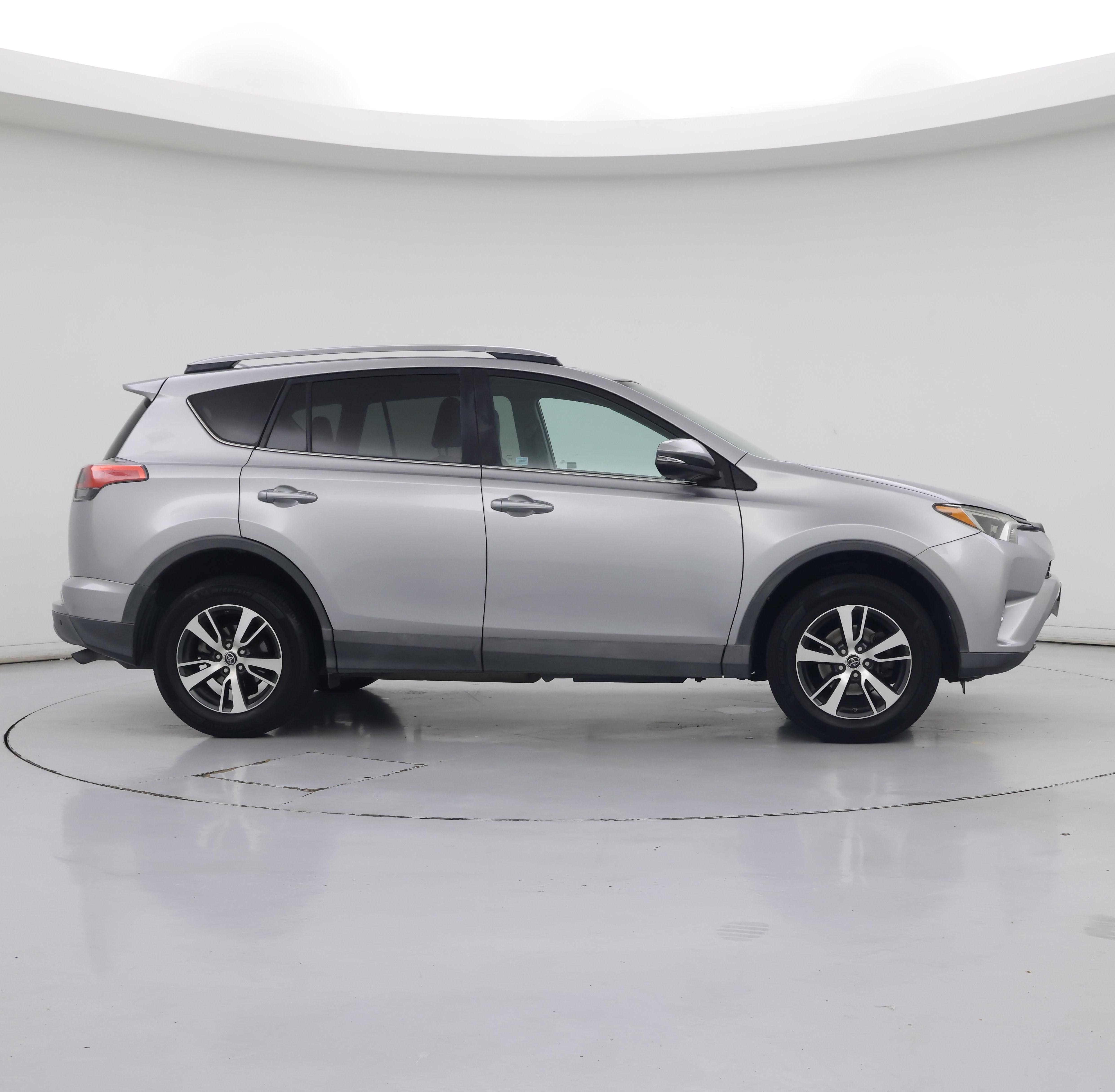 Thumbnail: 2017 Toyota RAV4 - 7