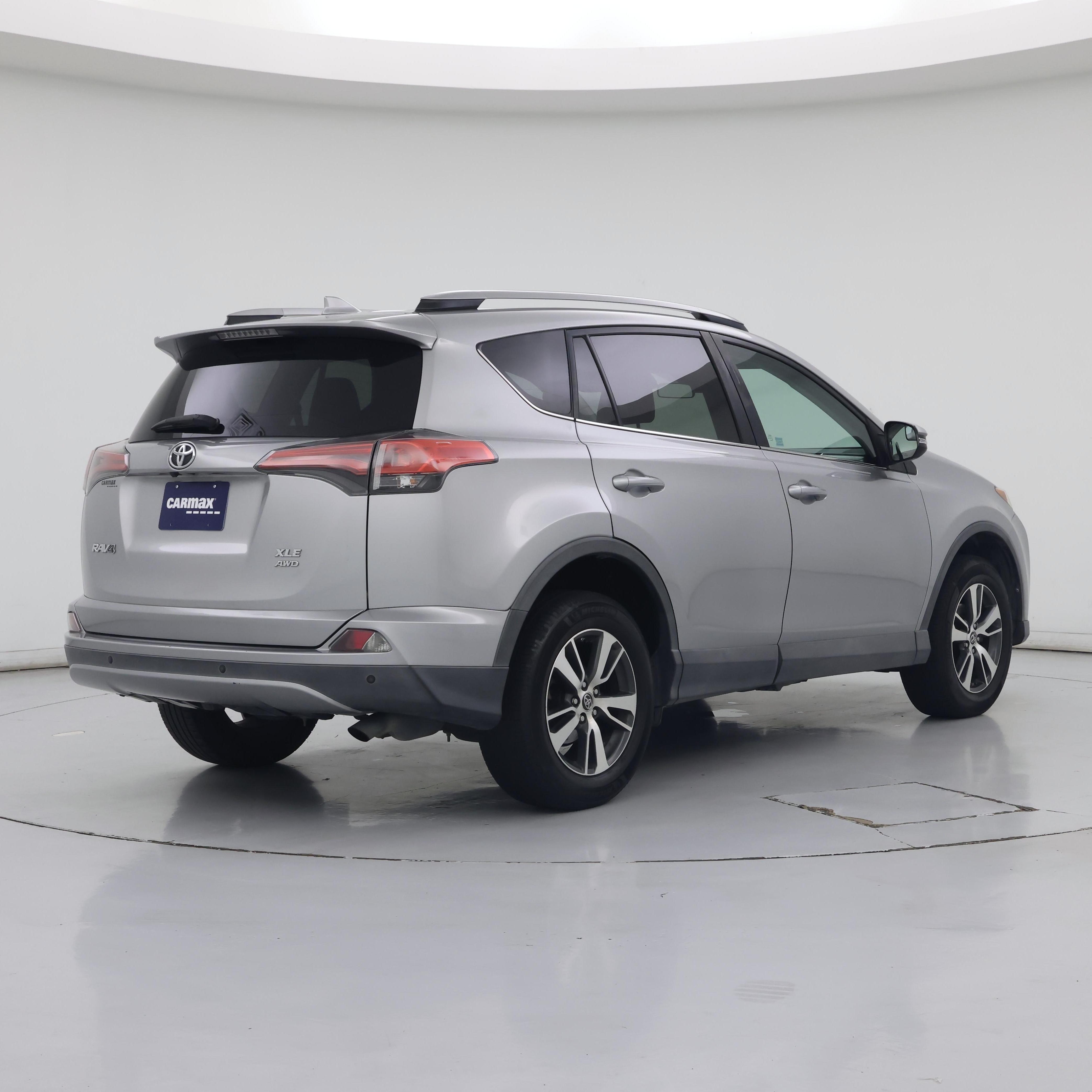 Thumbnail: 2017 Toyota RAV4 - 8