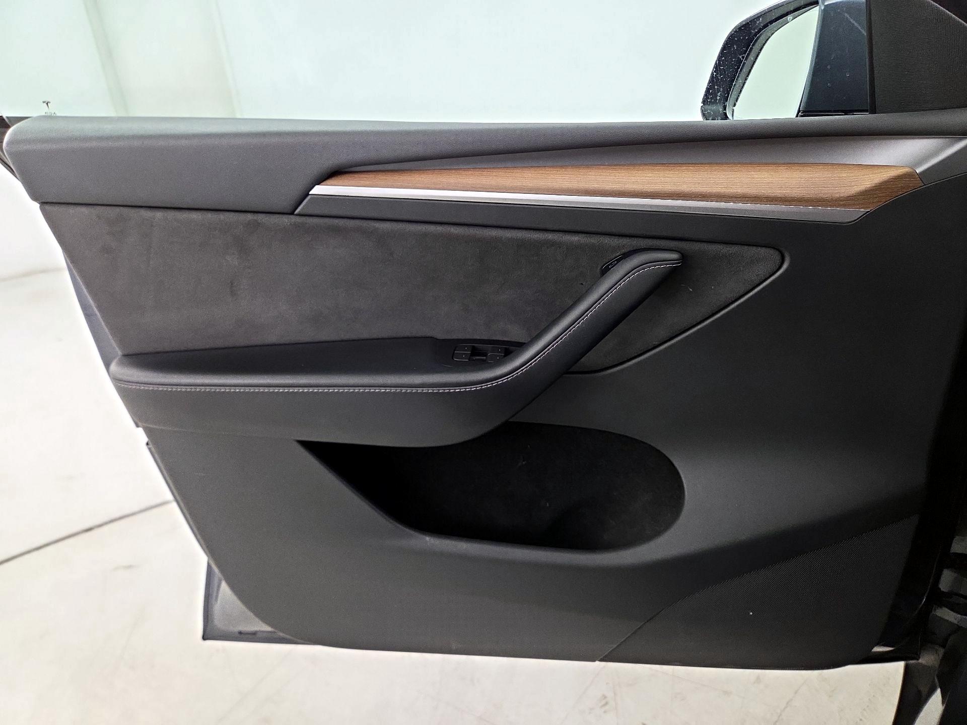 Thumbnail: 2023 Tesla Model Y - 12