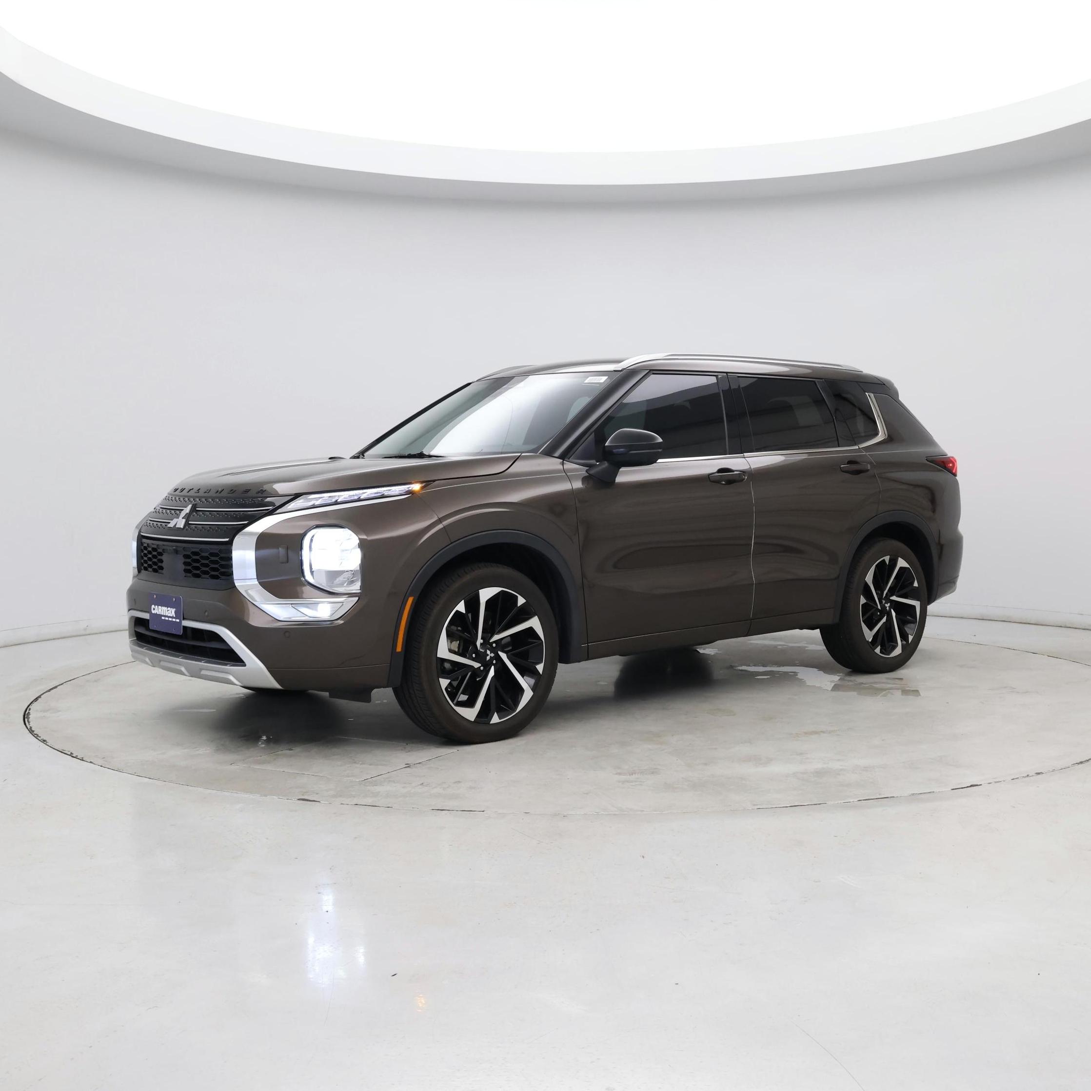 Thumbnail: 2023 Mitsubishi Outlander - 3