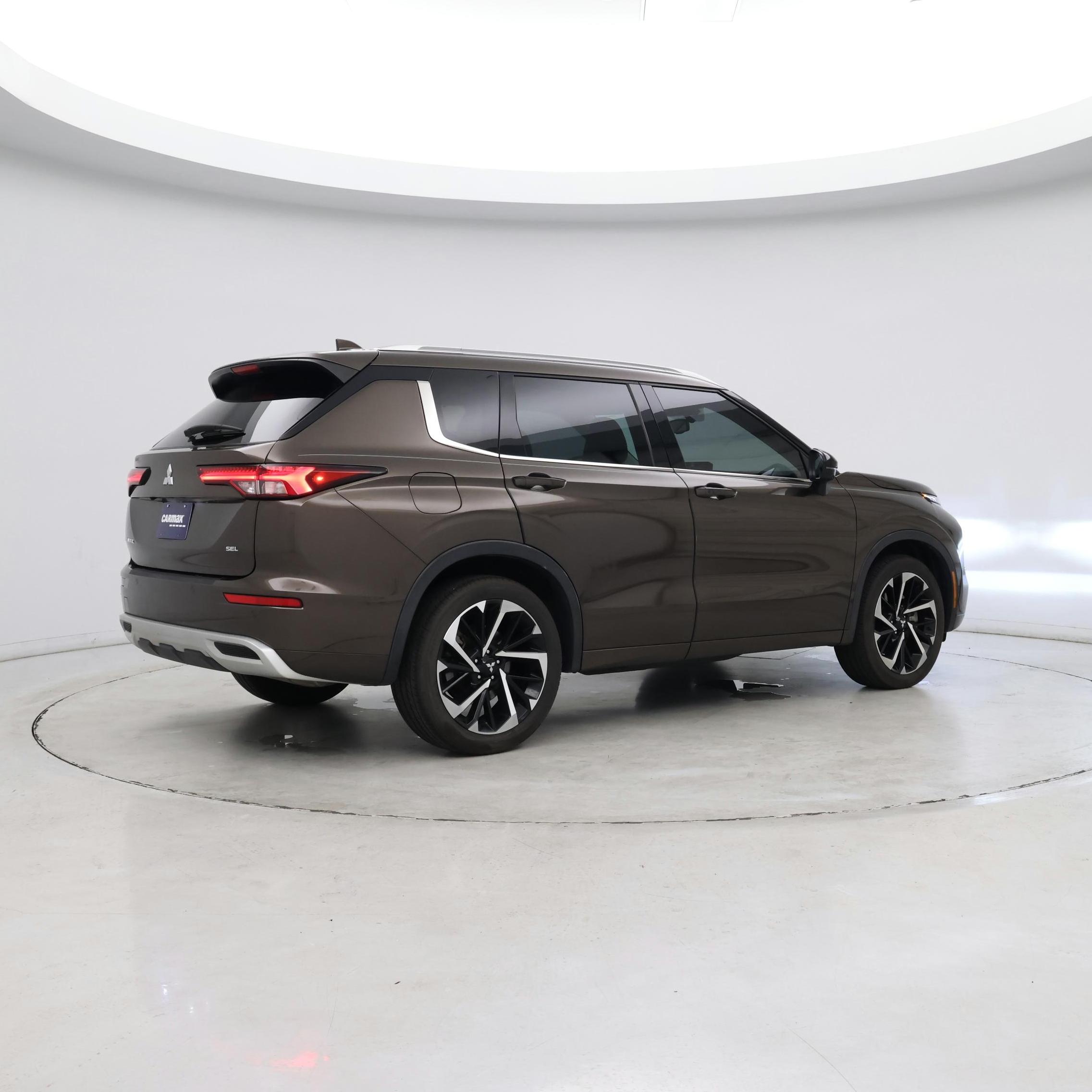 Thumbnail: 2023 Mitsubishi Outlander - 6
