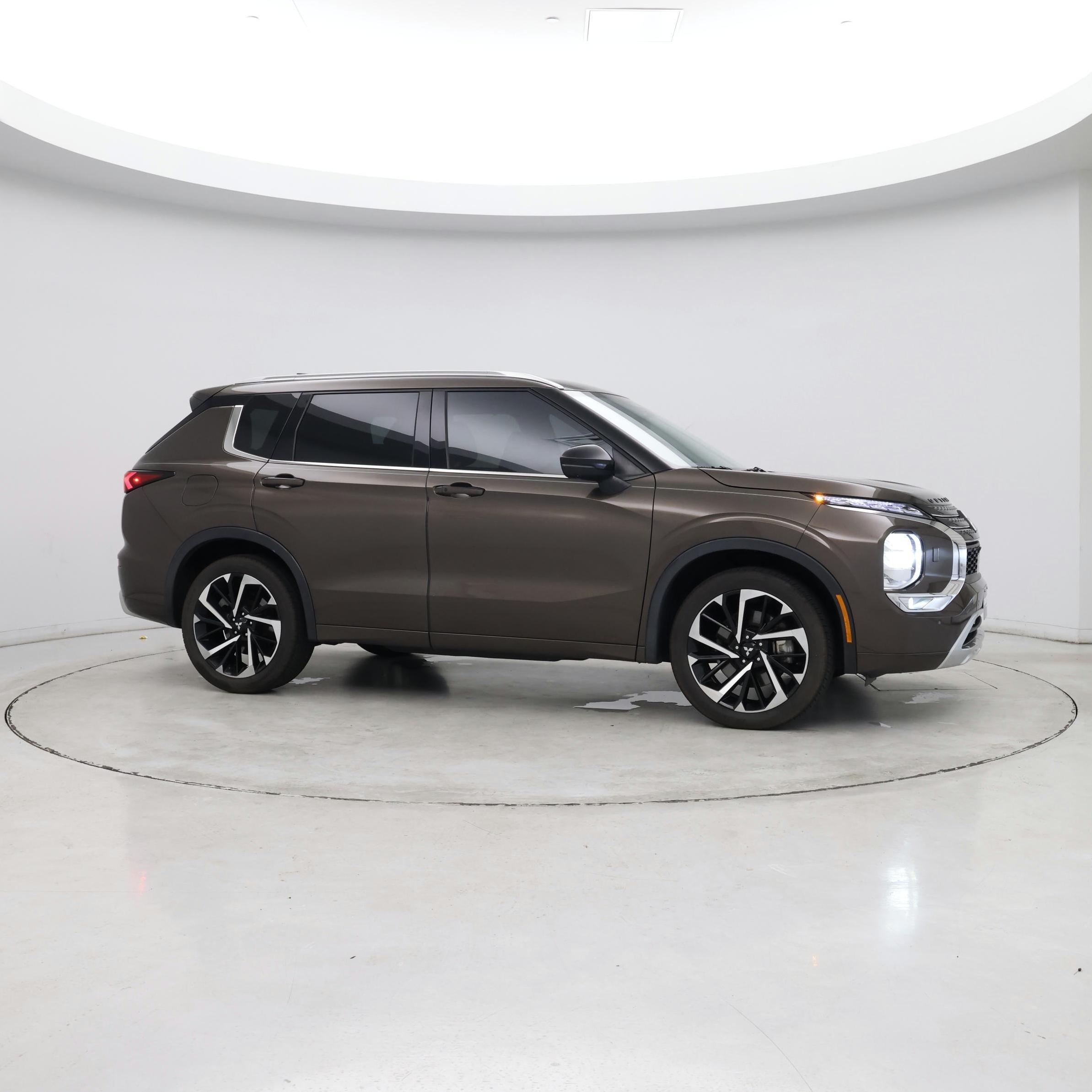Thumbnail: 2023 Mitsubishi Outlander - 7
