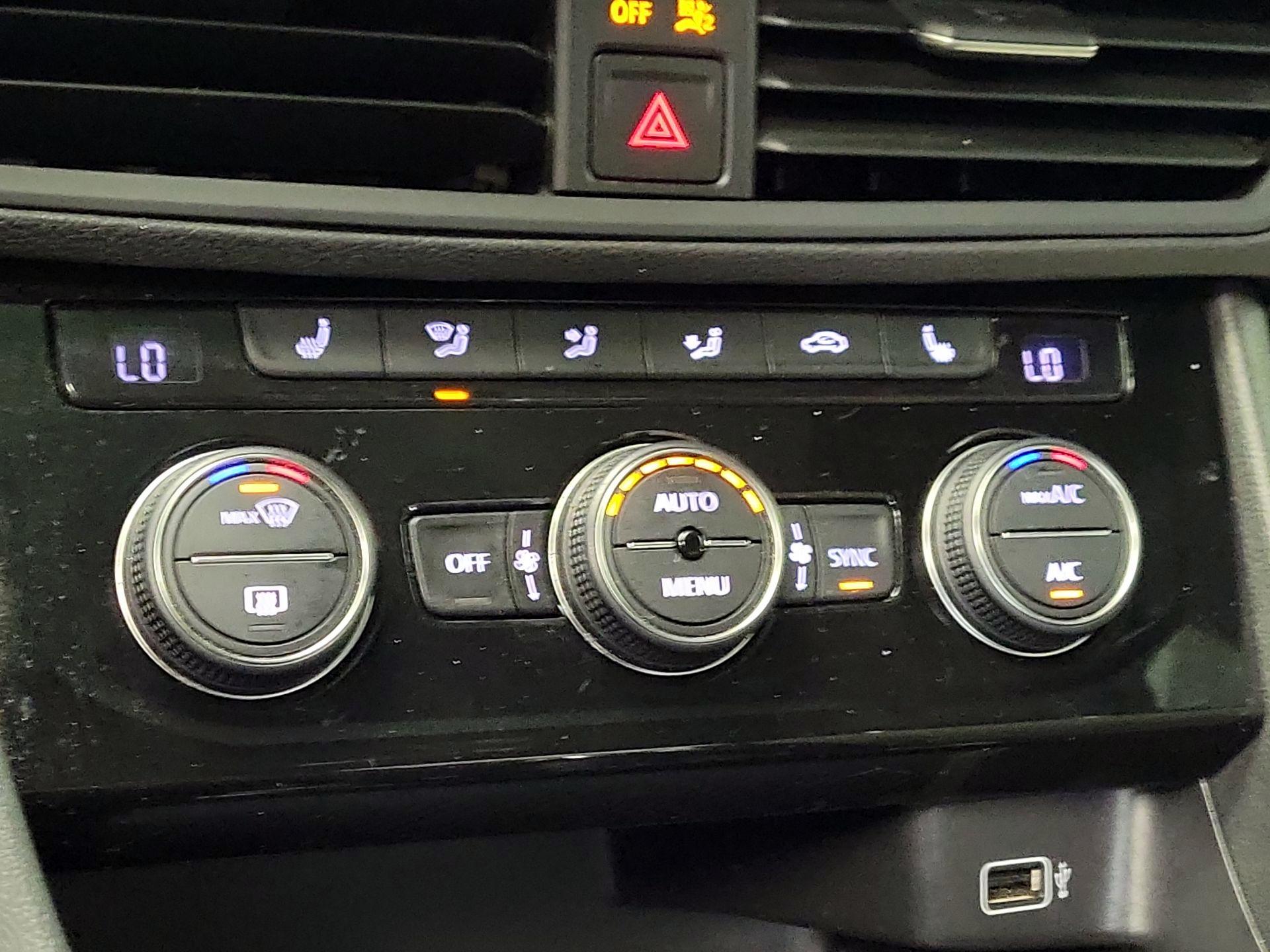 Thumbnail: 2019 Volkswagen Jetta - 16