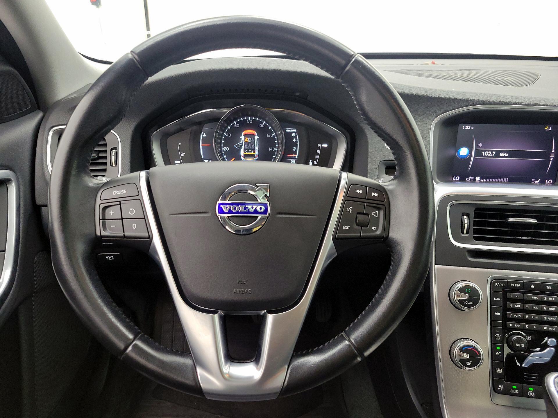 Thumbnail: 2017 Volvo S60 - 10