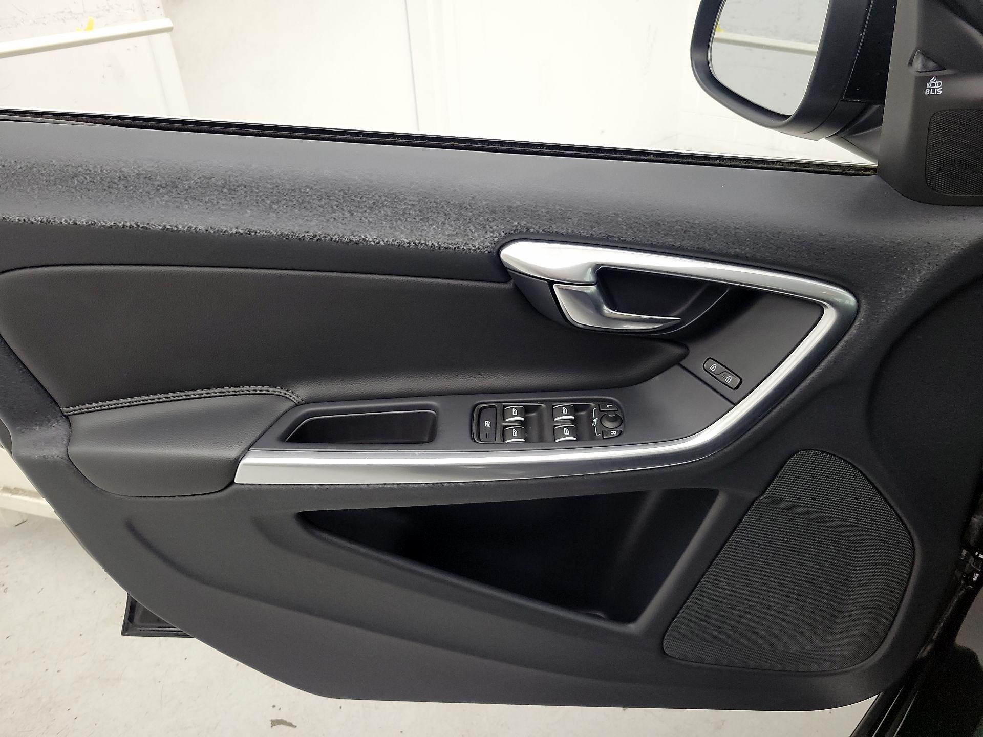 Thumbnail: 2017 Volvo S60 - 12