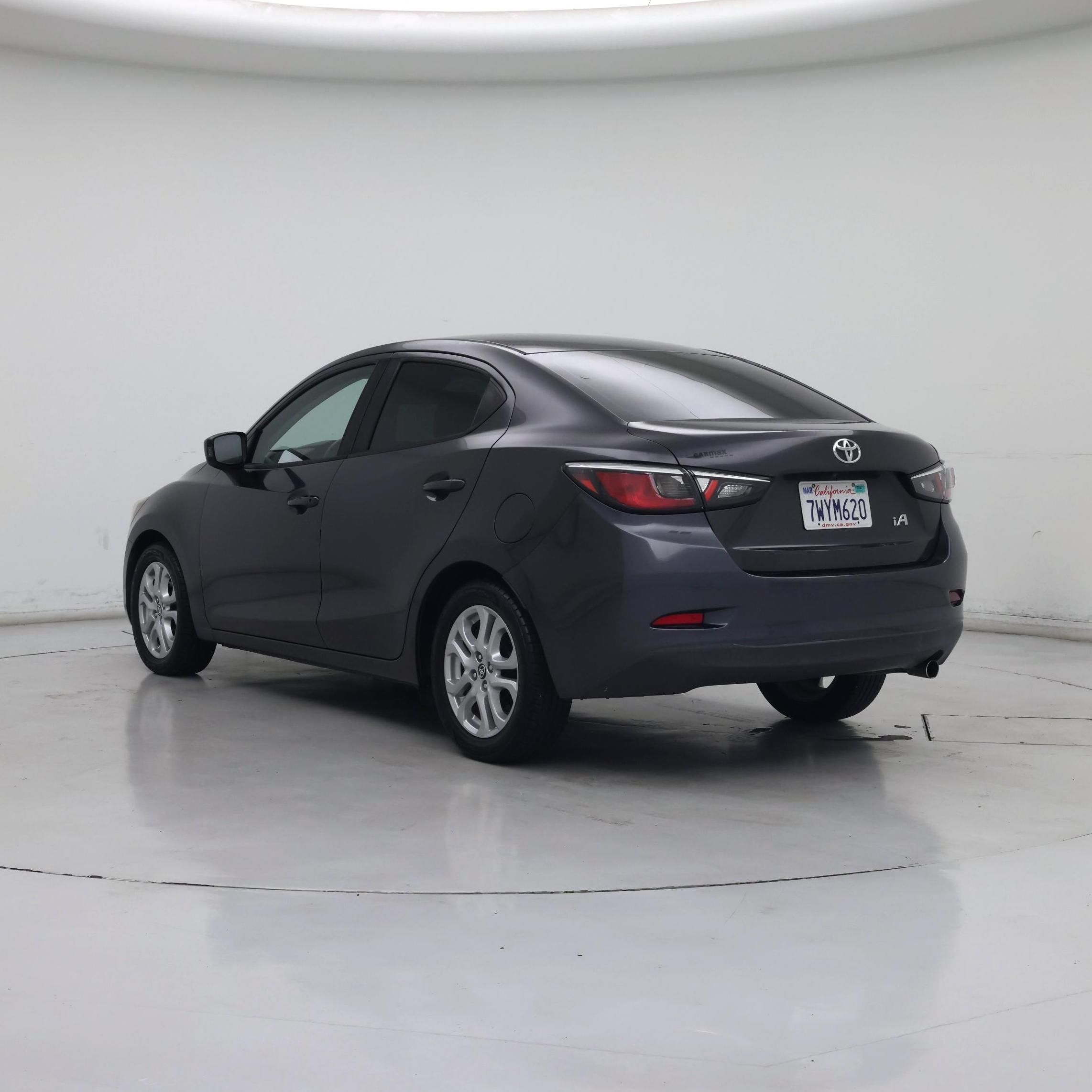 Thumbnail: 2017 Toyota Yaris iA - 2