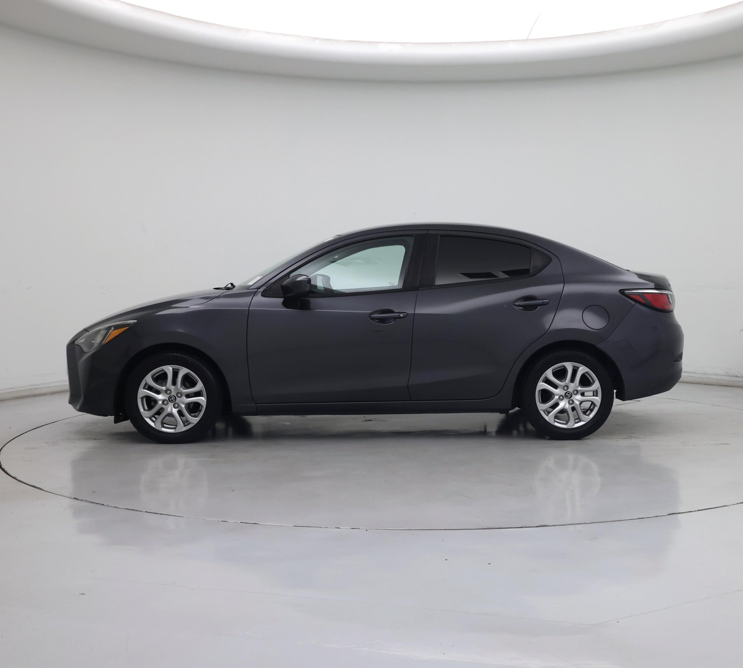 Thumbnail: 2017 Toyota Yaris iA - 3