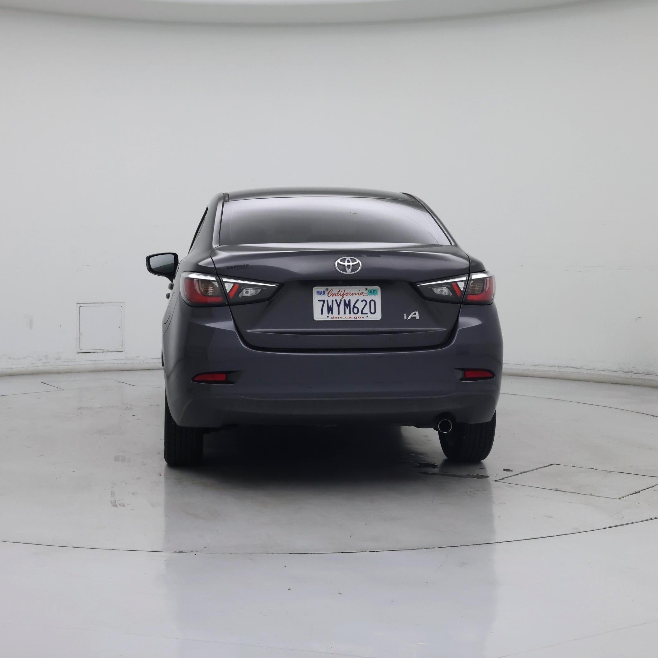Thumbnail: 2017 Toyota Yaris iA - 6