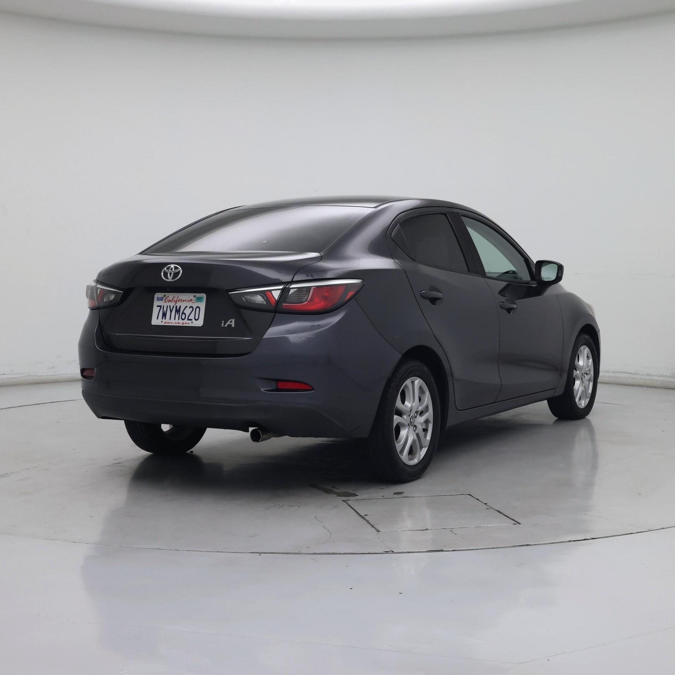 Thumbnail: 2017 Toyota Yaris iA - 8