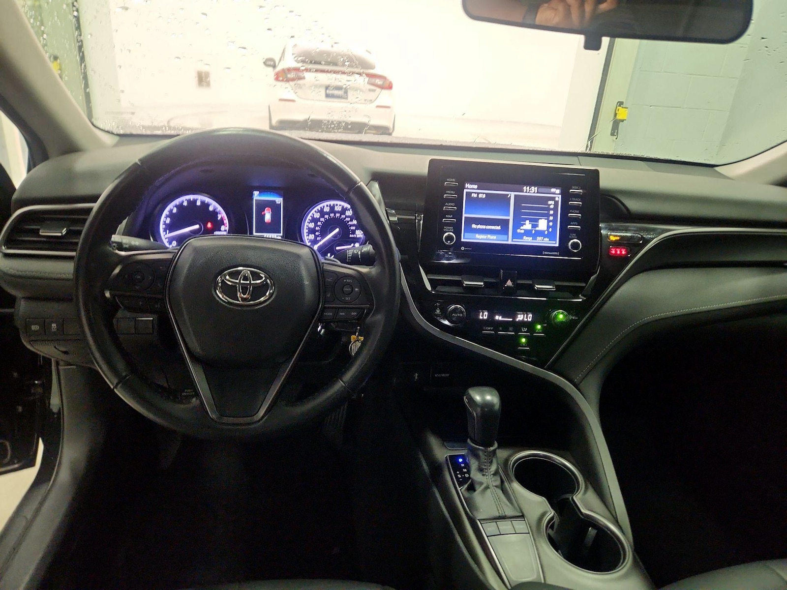 2023 Toyota Camry SE - Photo 10