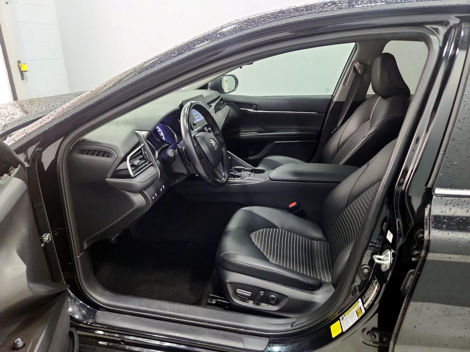 2023 Toyota Camry SE - Photo 12