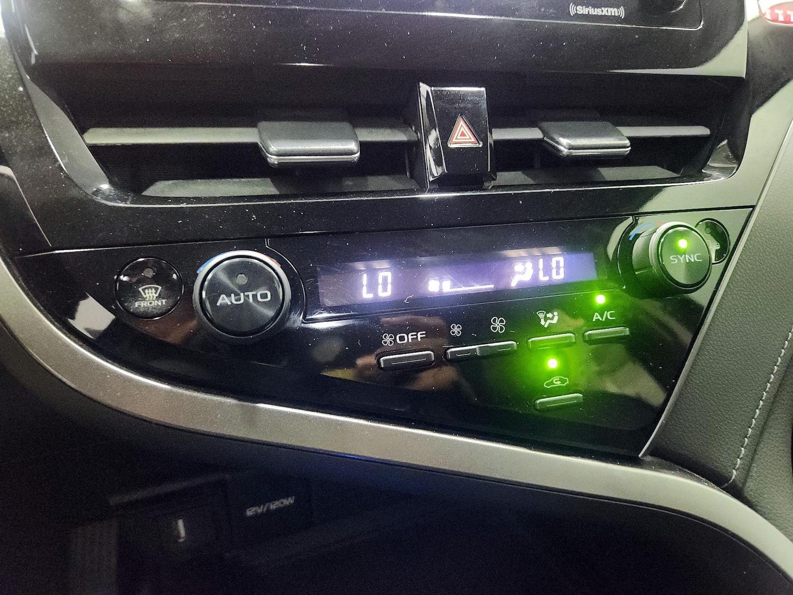 2023 Toyota Camry SE - Photo 17