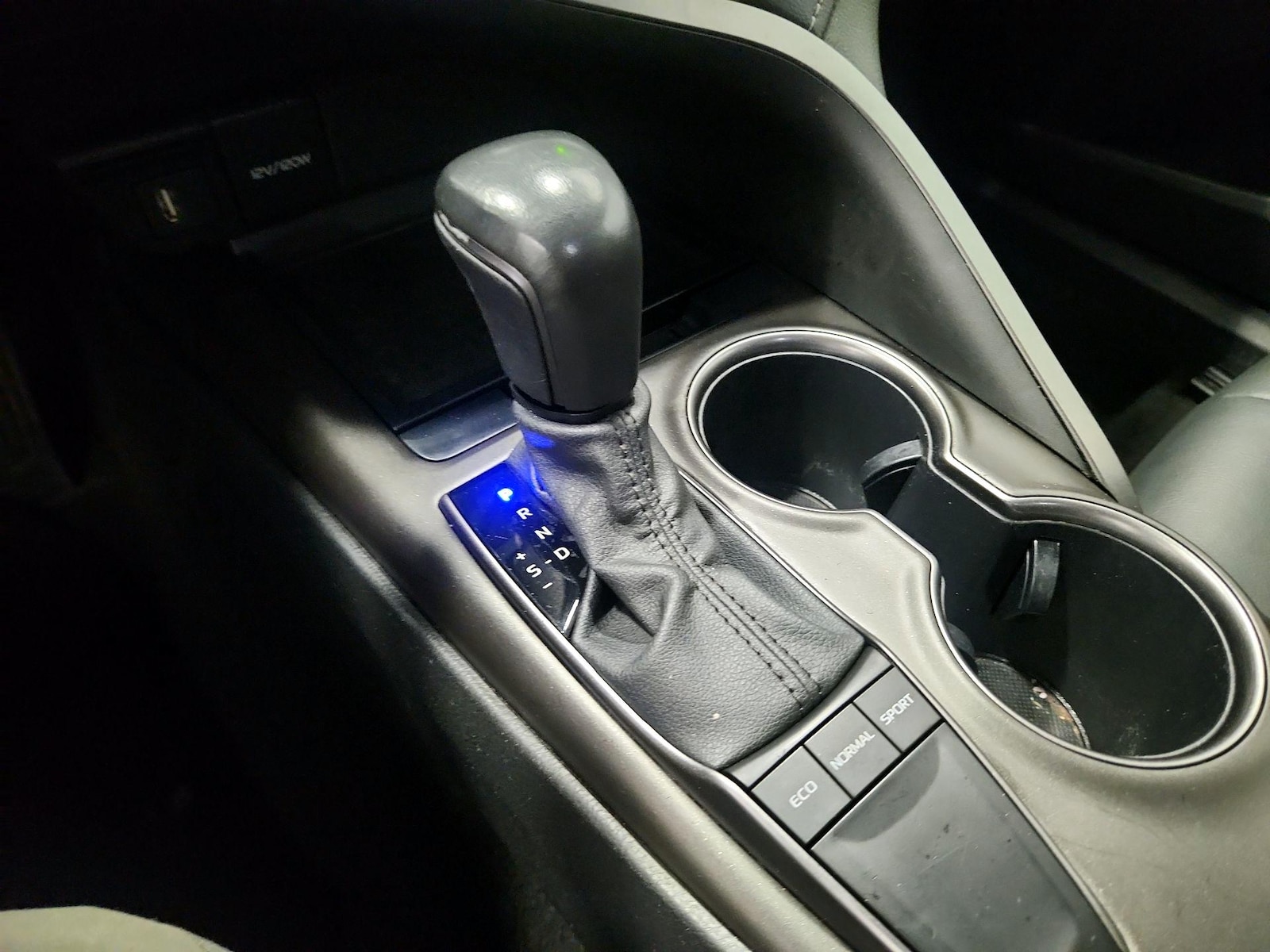 2023 Toyota Camry SE - Photo 18