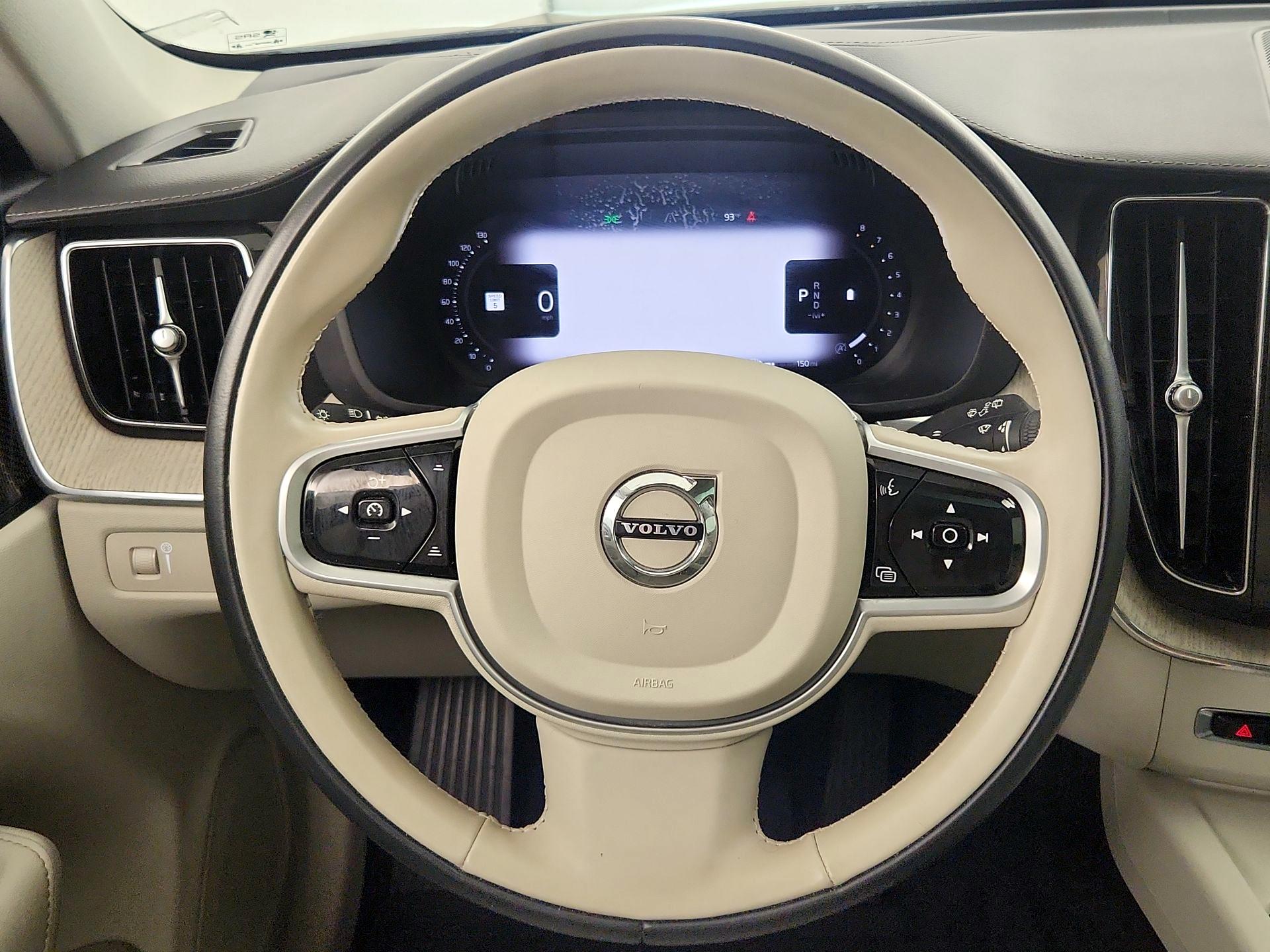 Thumbnail: 2022 Volvo XC60 - 10