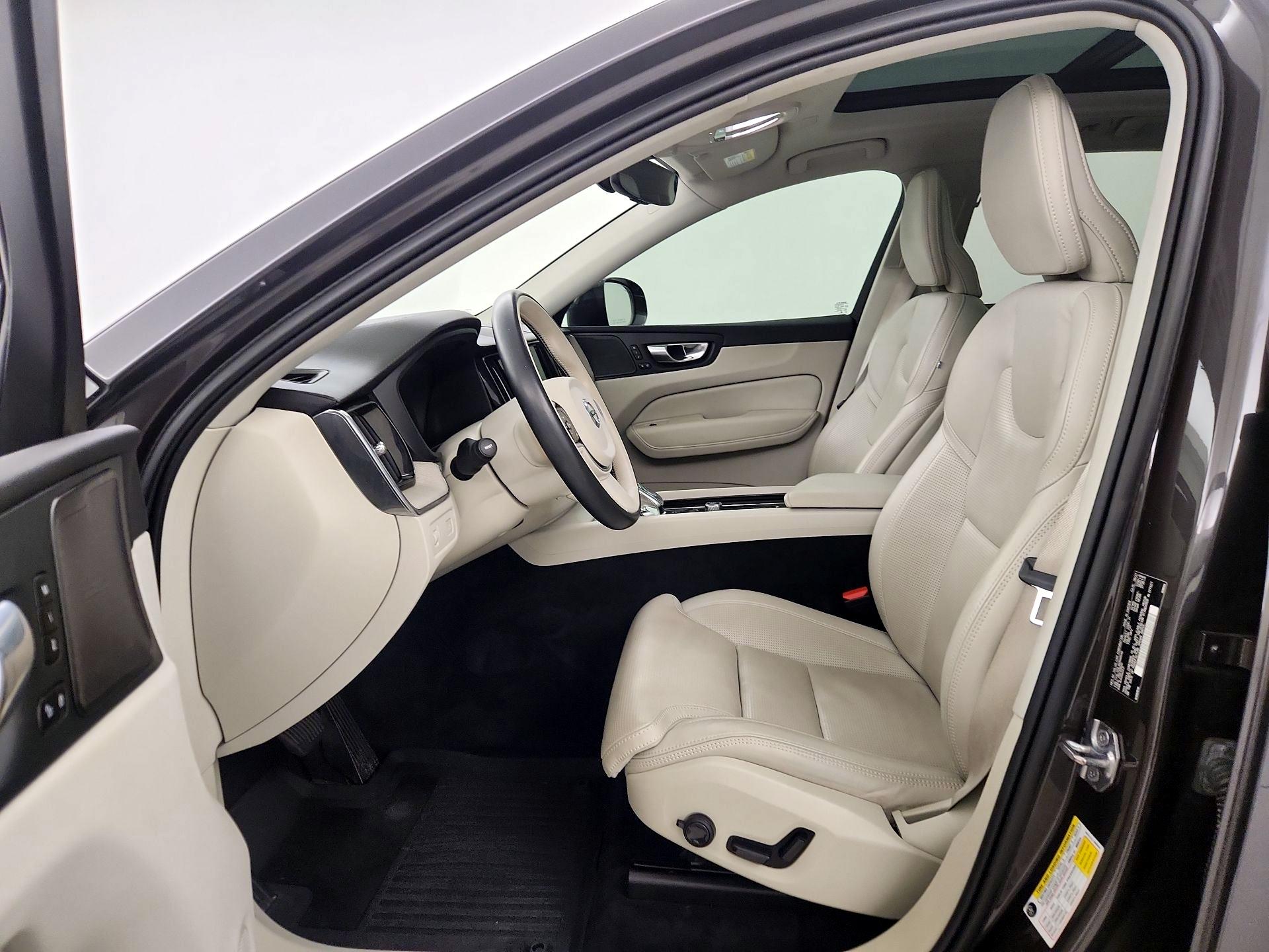 Thumbnail: 2022 Volvo XC60 - 11