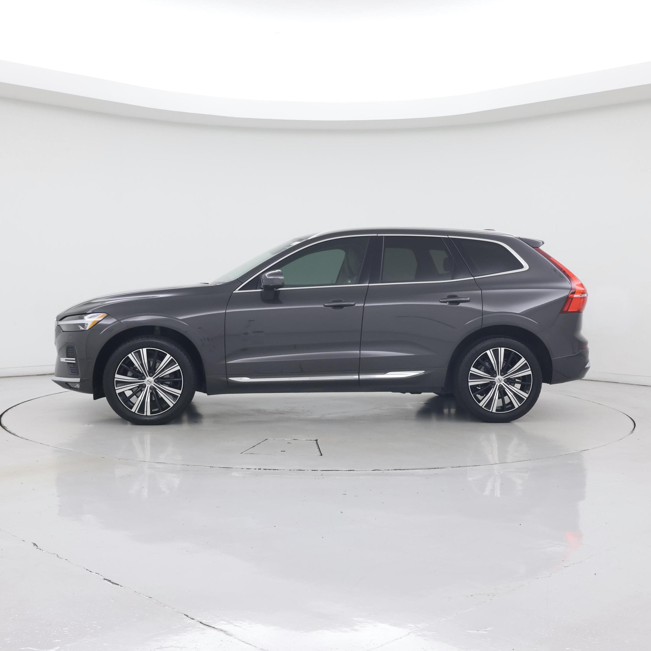 Thumbnail: 2022 Volvo XC60 - 3