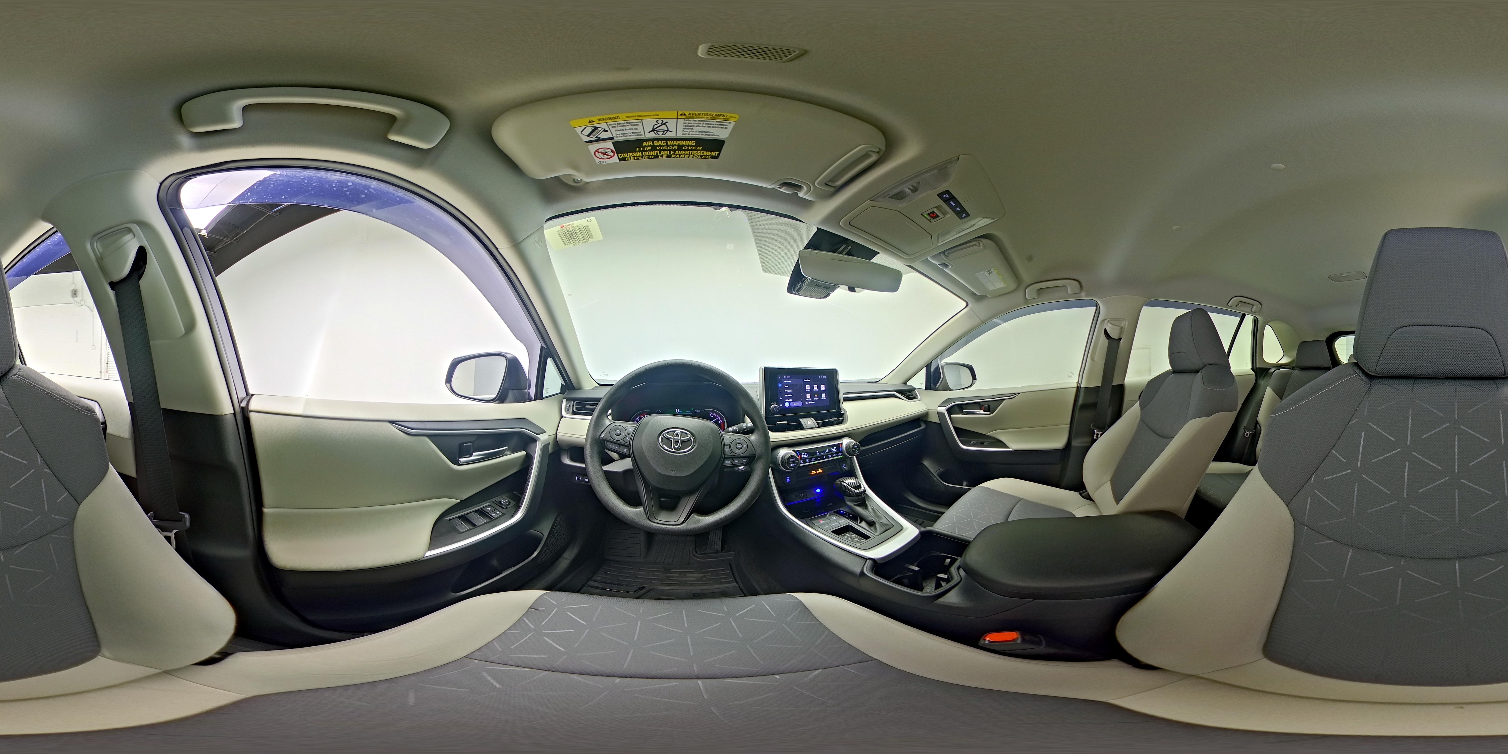 2025 Toyota RAV4 XLE - Photo 24