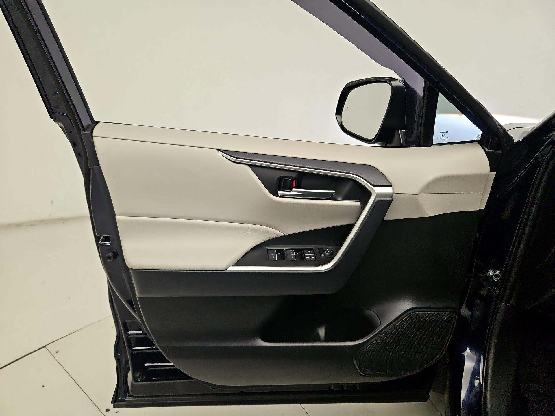 Thumbnail: 2025 Toyota RAV4 - 12
