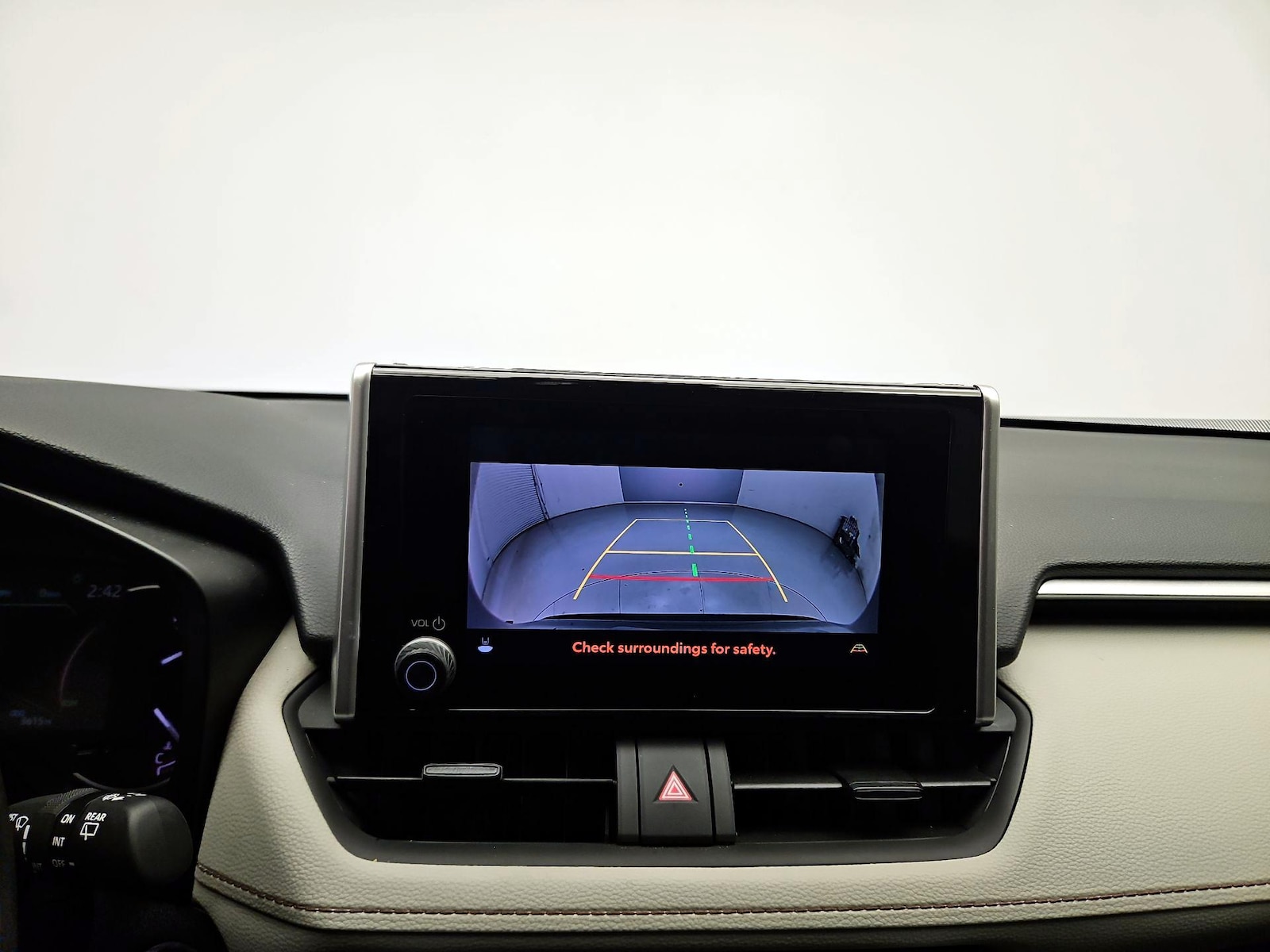 2025 Toyota RAV4 XLE - Photo 14