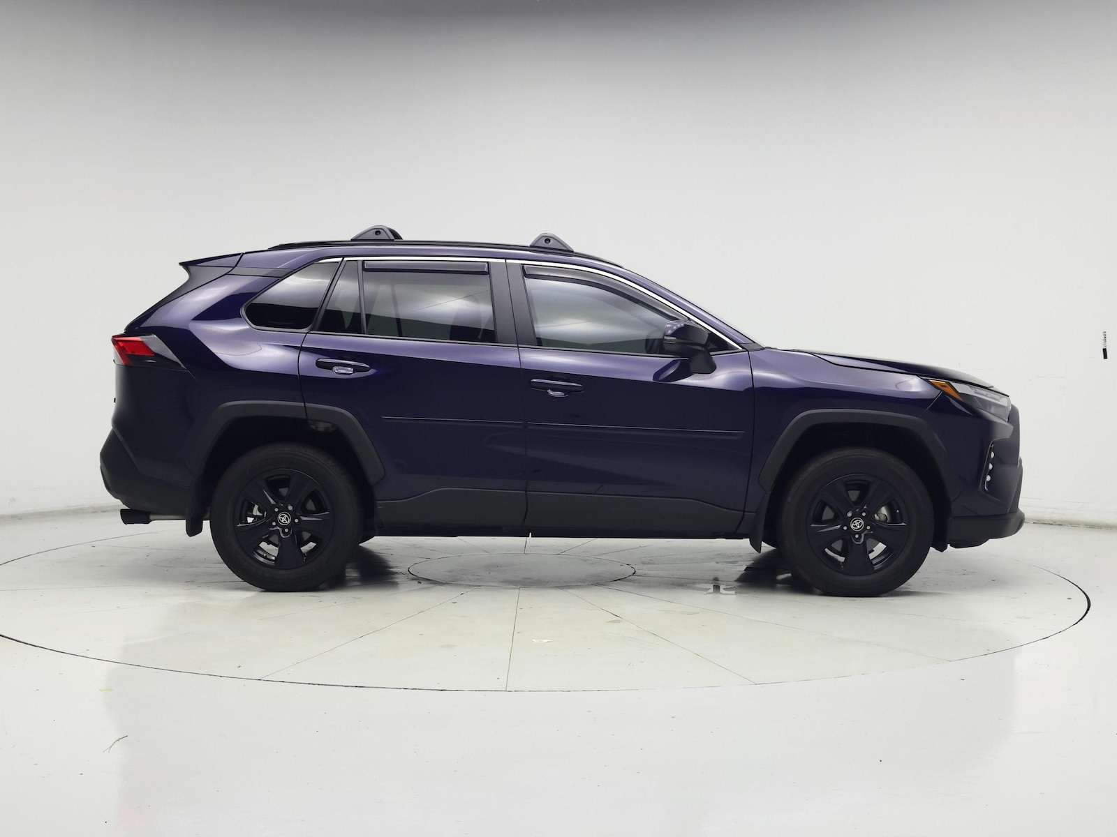 2025 Toyota RAV4 XLE - Photo 8