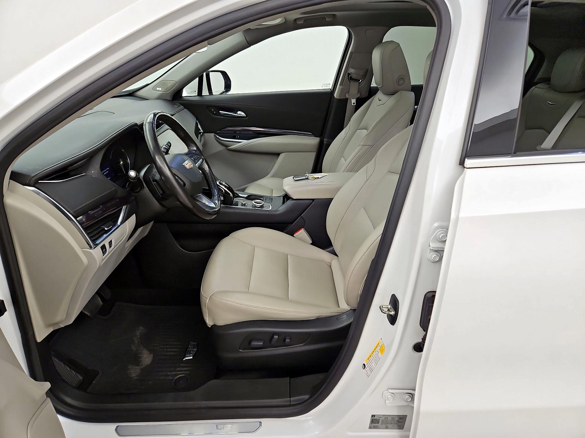 Thumbnail: 2021 Cadillac XT4 - 11