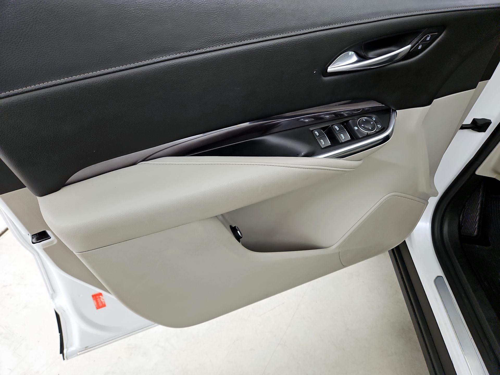 Thumbnail: 2021 Cadillac XT4 - 12