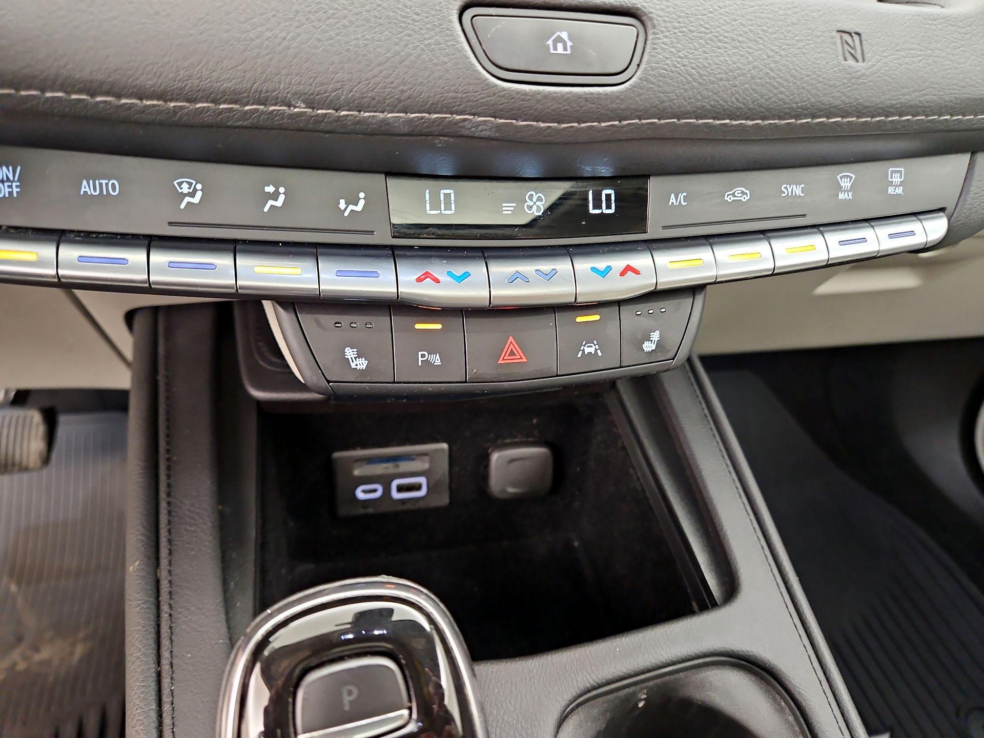 Thumbnail: 2021 Cadillac XT4 - 16