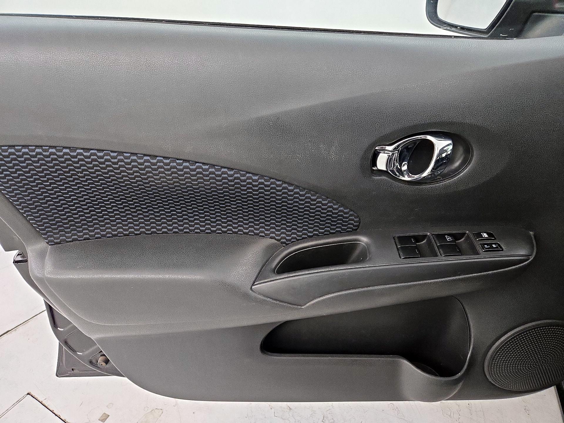 Thumbnail: 2014 Nissan Versa Note - 12