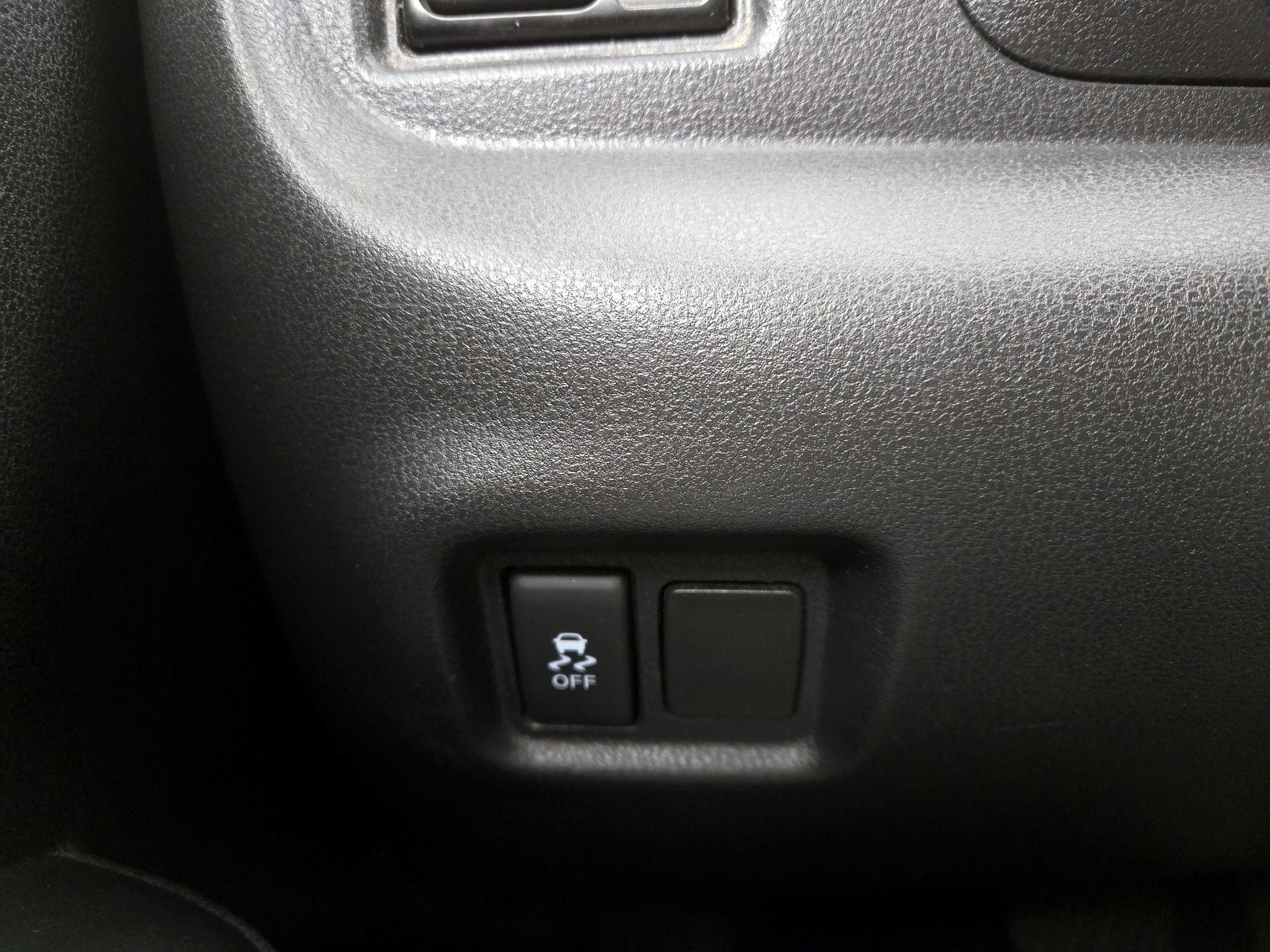 Thumbnail: 2014 Nissan Versa Note - 13
