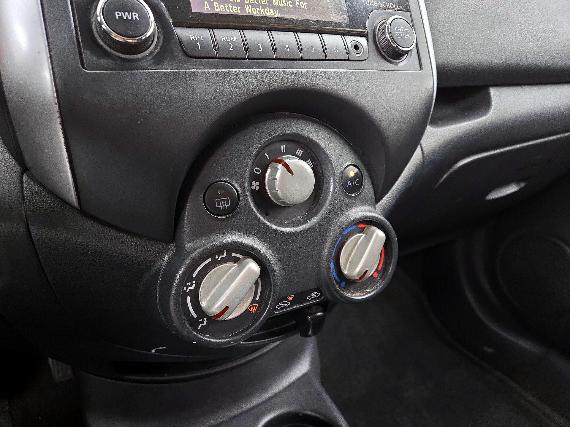 Thumbnail: 2014 Nissan Versa Note - 16
