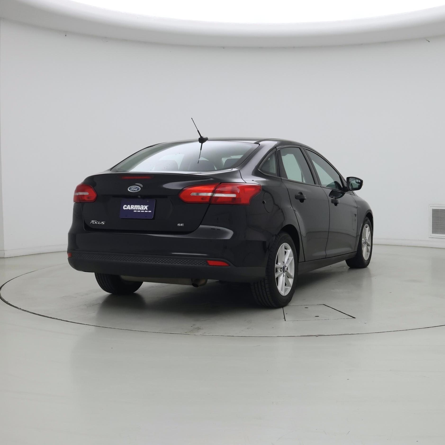 Thumbnail: 2017 Ford Focus - 8