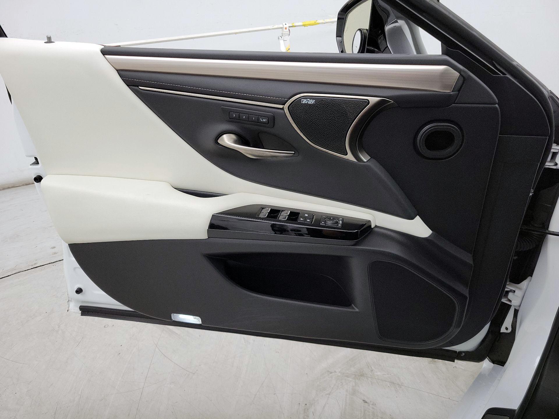 Thumbnail: 2022 Lexus ES - 12