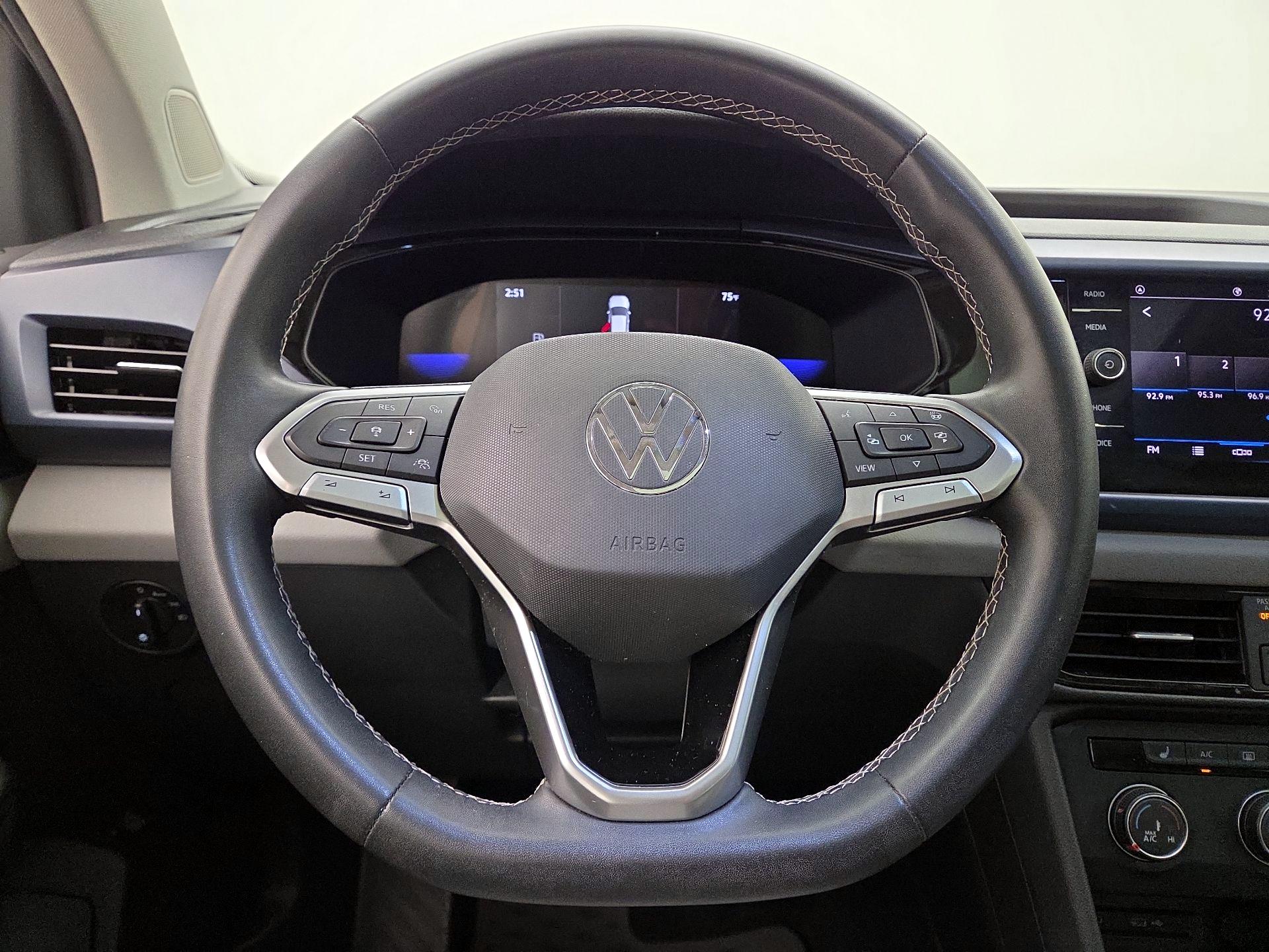 Thumbnail: 2022 Volkswagen Taos - 10