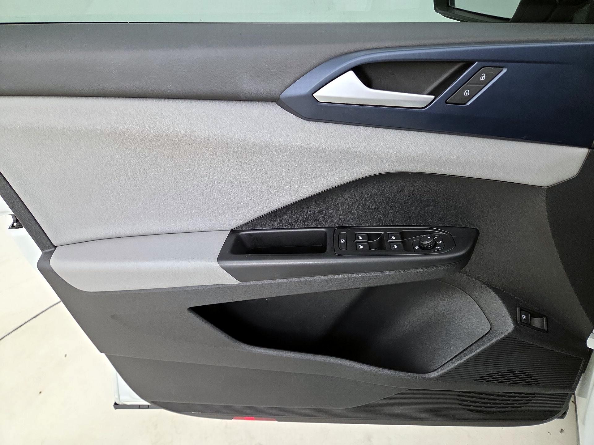 Thumbnail: 2022 Volkswagen Taos - 12